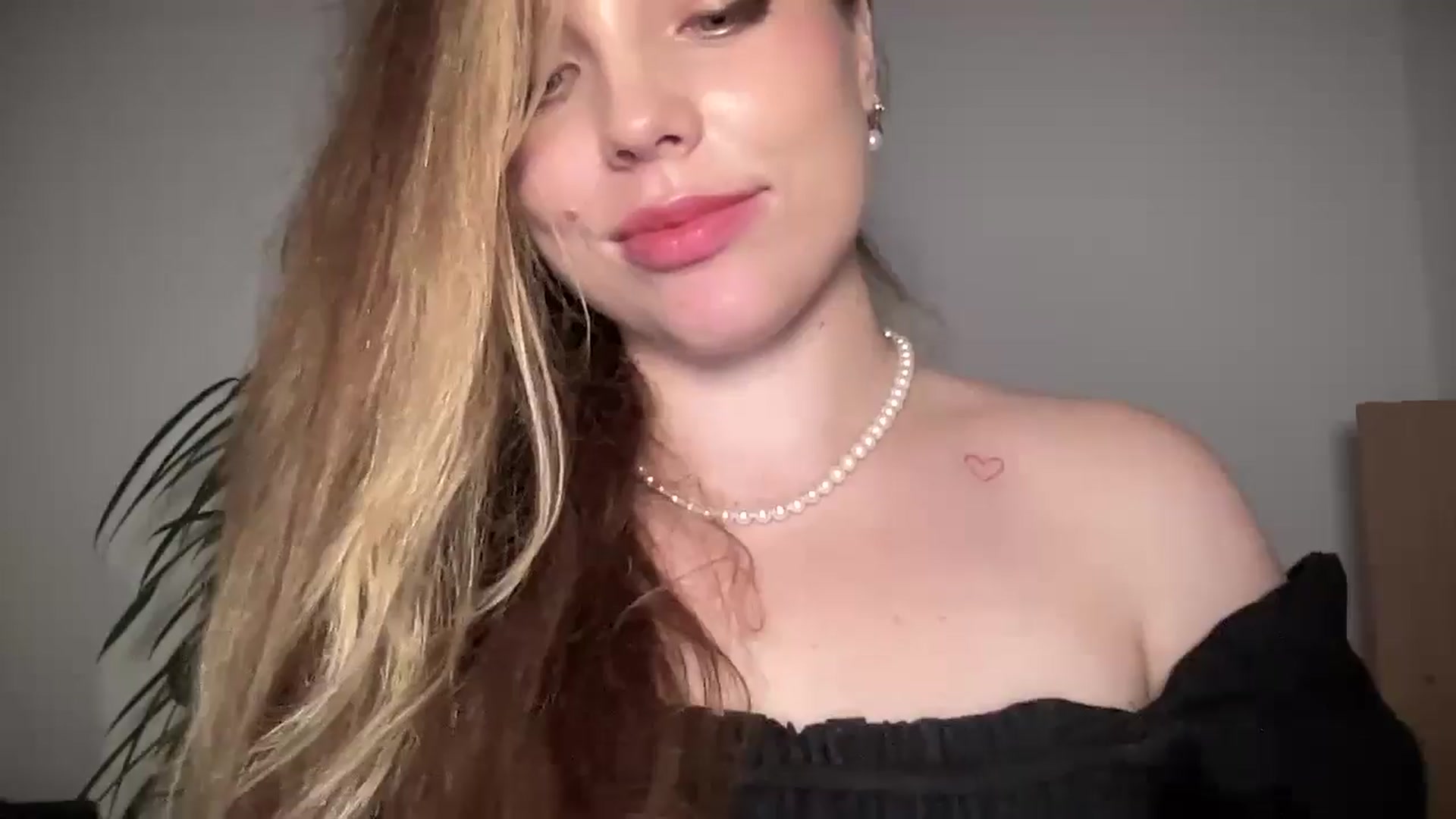 Gallery image thumbnail from SabrinaGolden's myfreecams stream on, 09/07/2025, 03:22 image 8 of 20