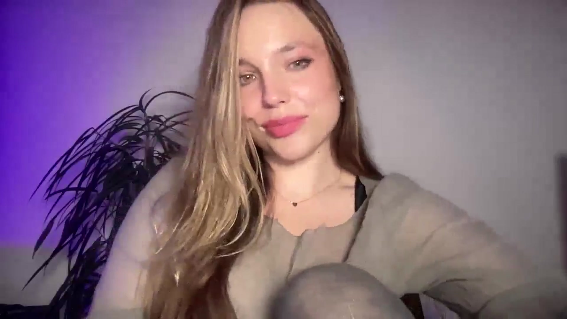 Gallery image thumbnail from SabrinaGolden's myfreecams stream on, 09/15/2025, 24:00 image 14 of 20