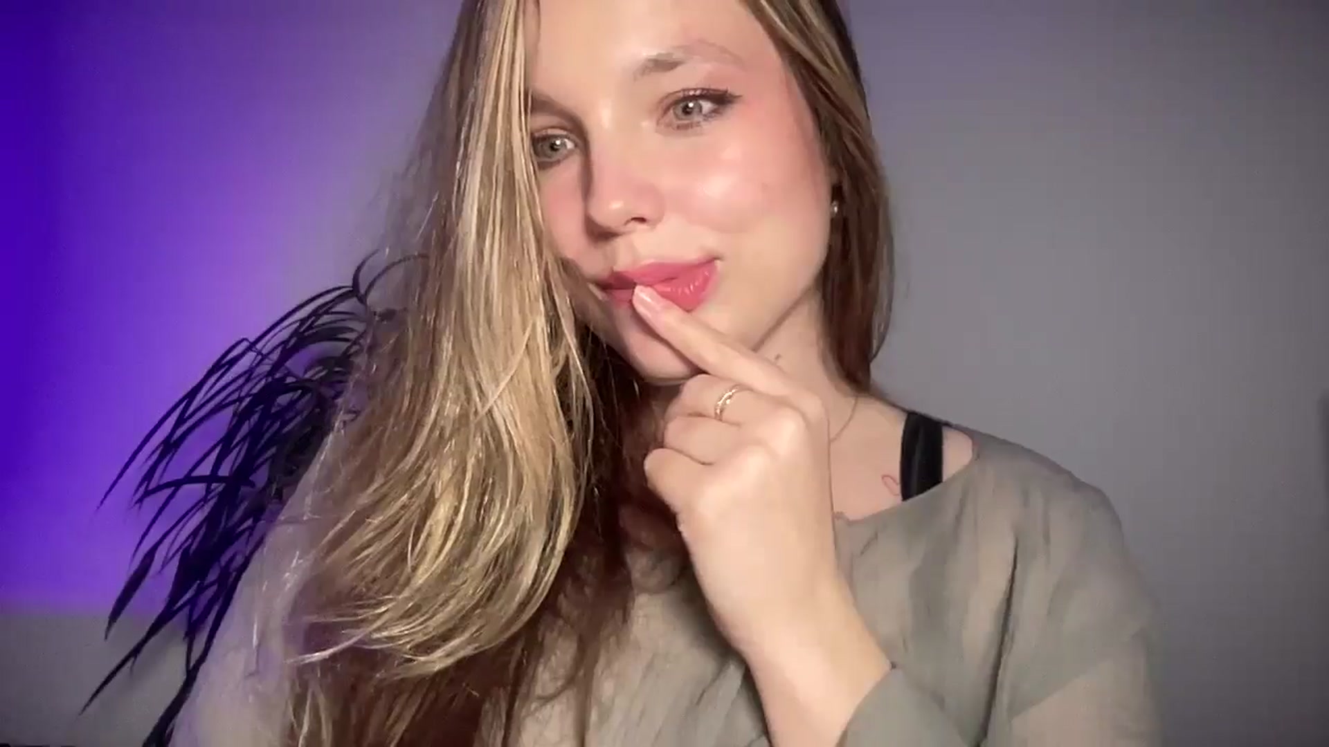 Gallery image thumbnail from SabrinaGolden's myfreecams stream on, 09/15/2025, 24:00 image 17 of 20