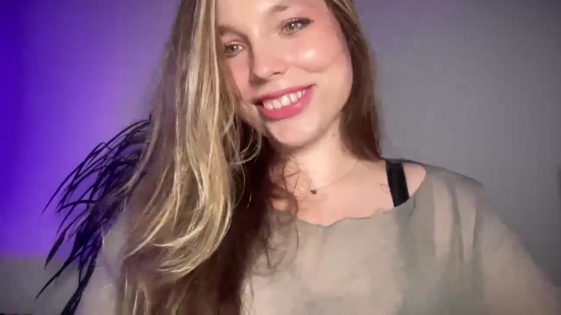 Gallery image thumbnail from SabrinaGolden's myfreecams stream on, 09/15/2025, 24:00 image 19 of 20