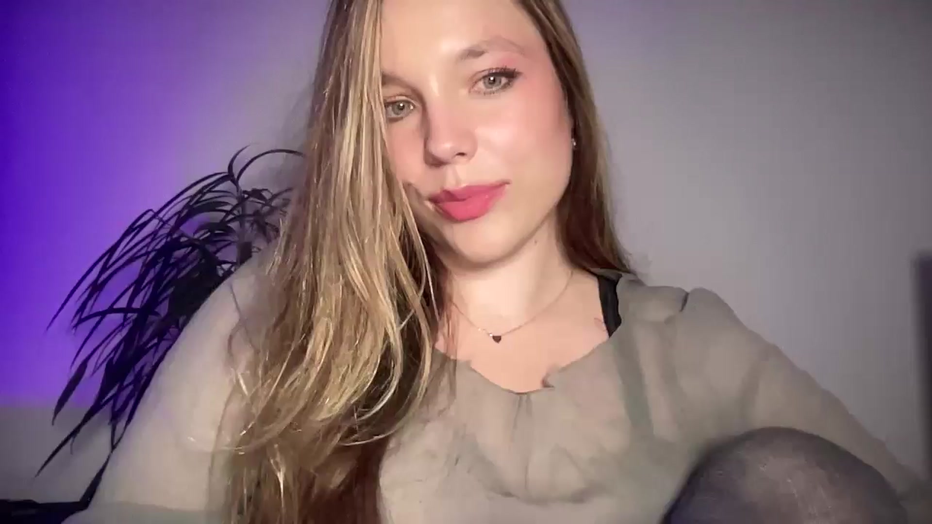 Gallery image thumbnail from SabrinaGolden's myfreecams stream on, 09/15/2025, 24:00 image 12 of 20