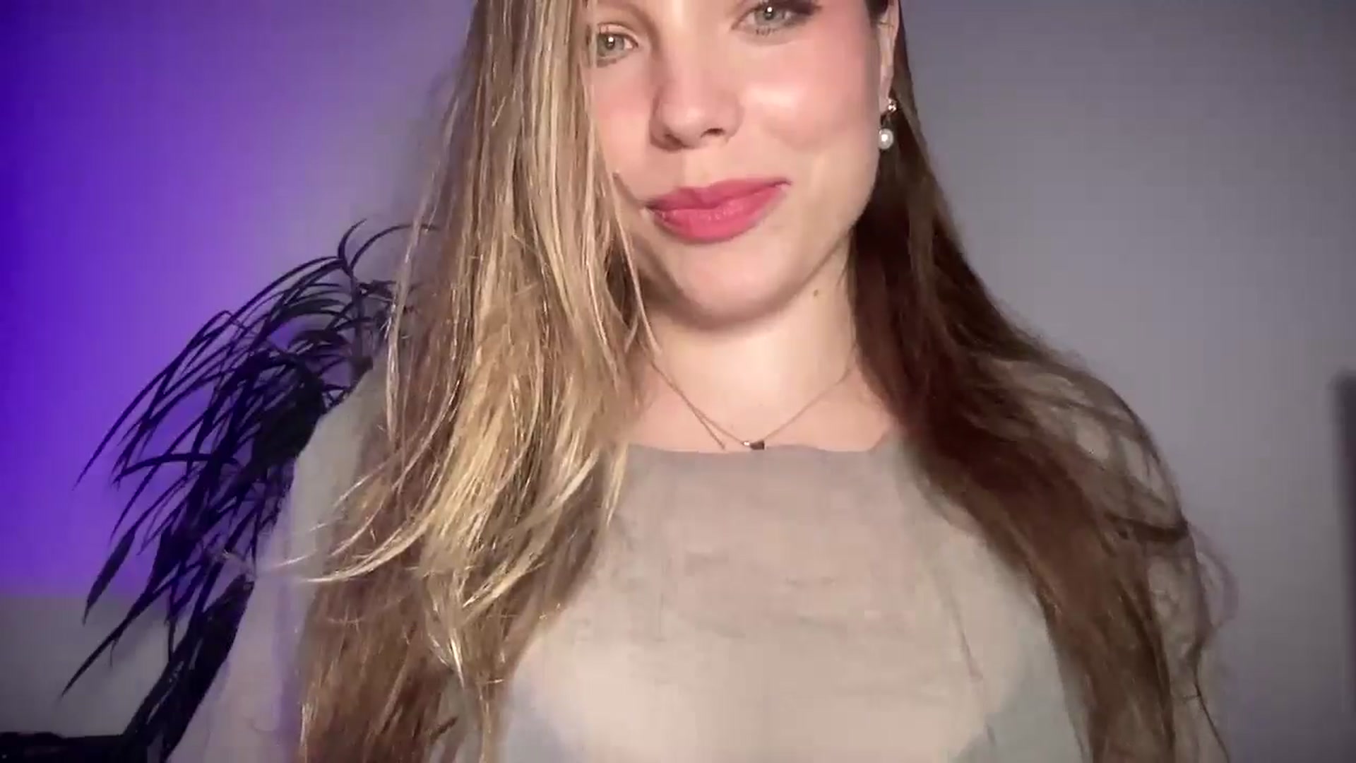 Gallery image thumbnail from SabrinaGolden's myfreecams stream on, 09/15/2025, 24:00 image 3 of 20