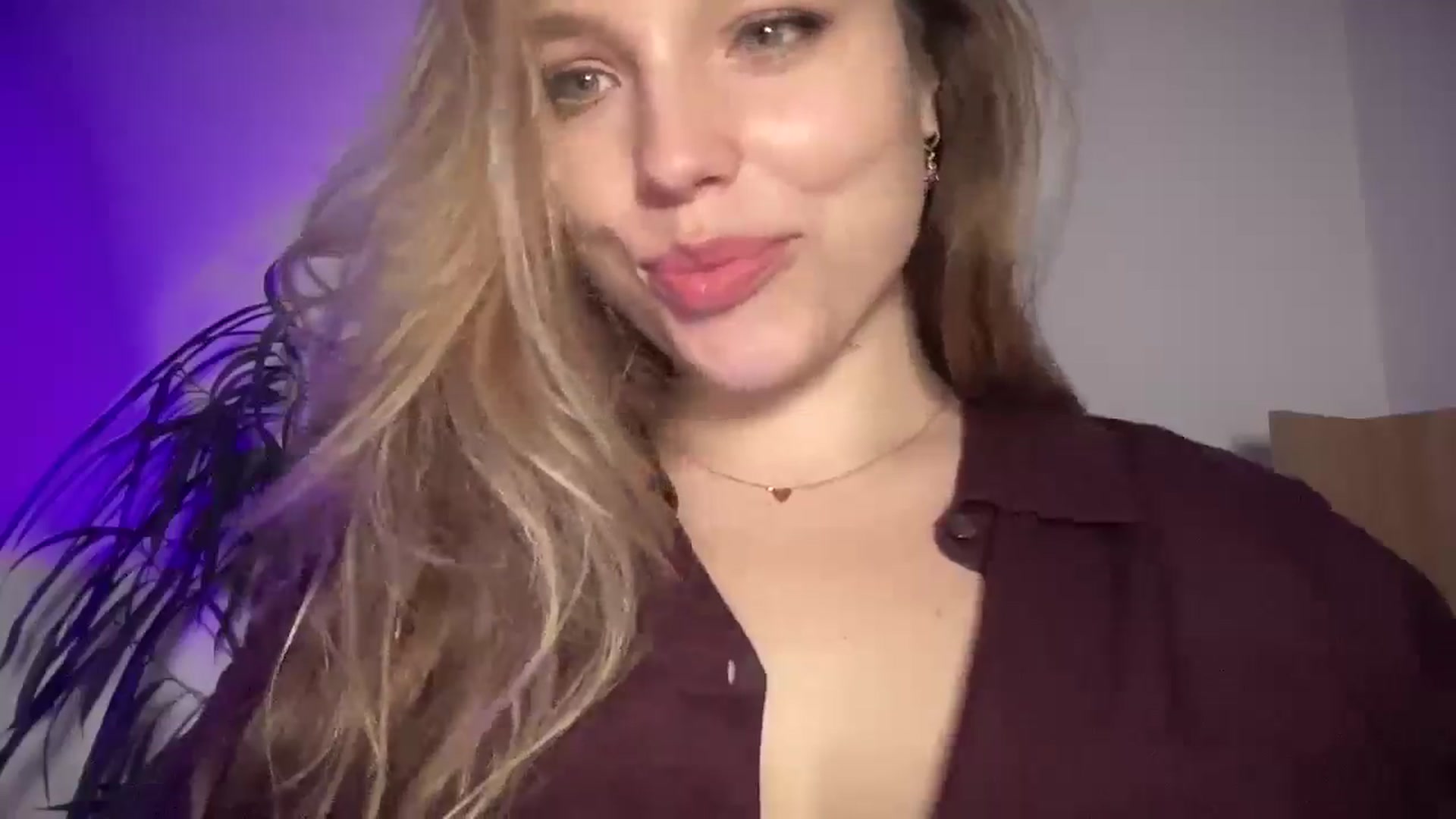 Gallery image thumbnail from SabrinaGolden's myfreecams stream on, 09/22/2025, 22:37 image 6 of 20