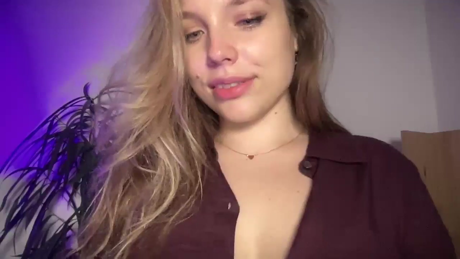 Gallery image thumbnail from SabrinaGolden's myfreecams stream on, 09/22/2025, 22:37 image 7 of 20