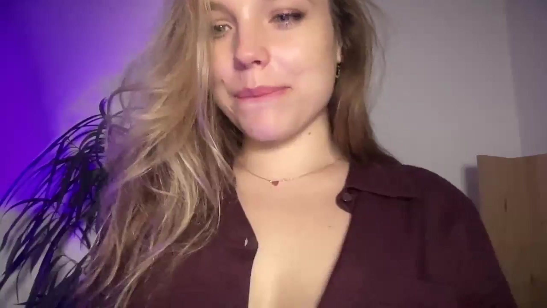 Gallery image thumbnail from SabrinaGolden's myfreecams stream on, 09/22/2025, 22:37 image 8 of 20