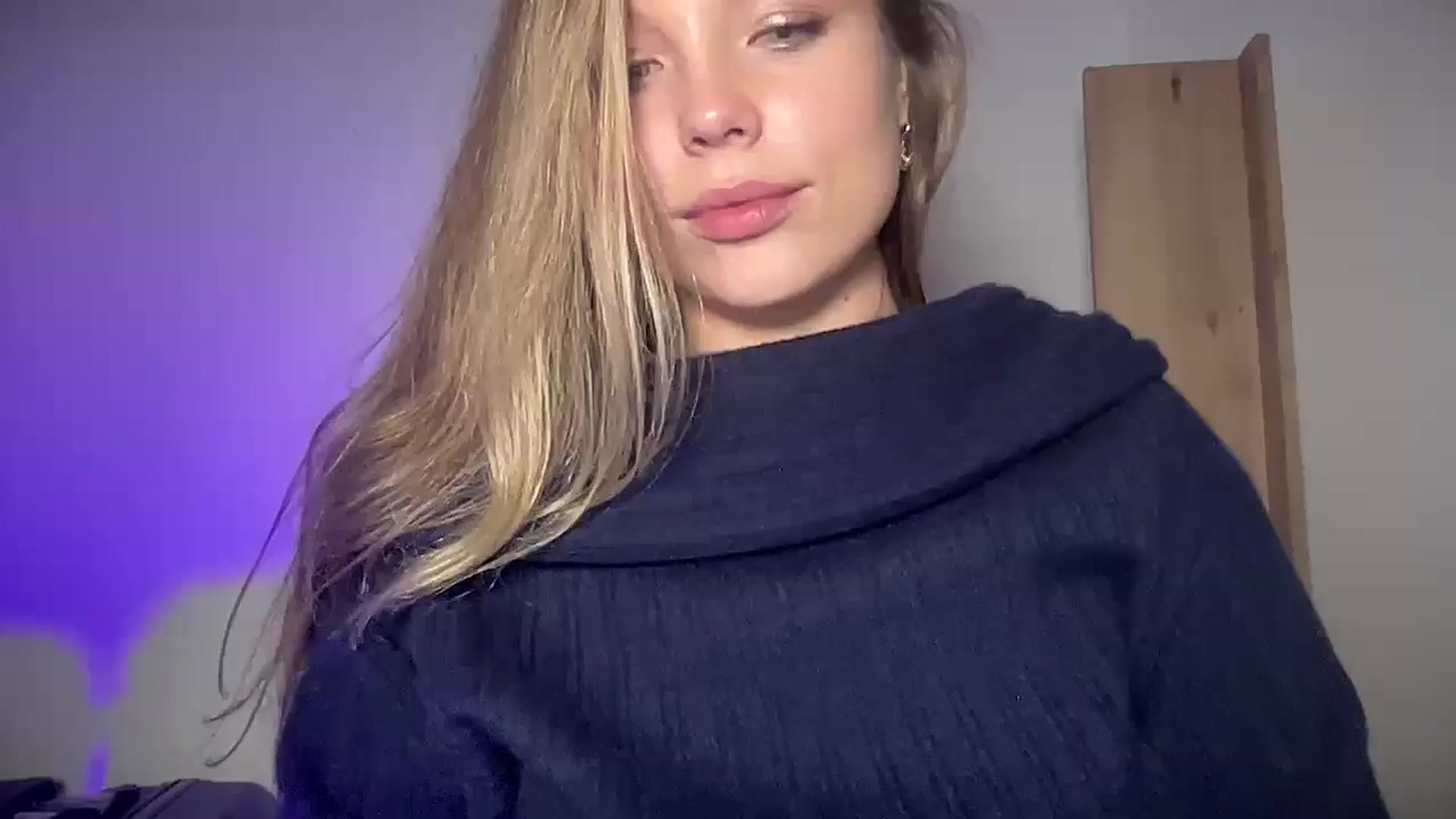 Gallery image thumbnail from SabrinaGolden's myfreecams stream on, 10/29/2025, 24:57 image 4 of 20