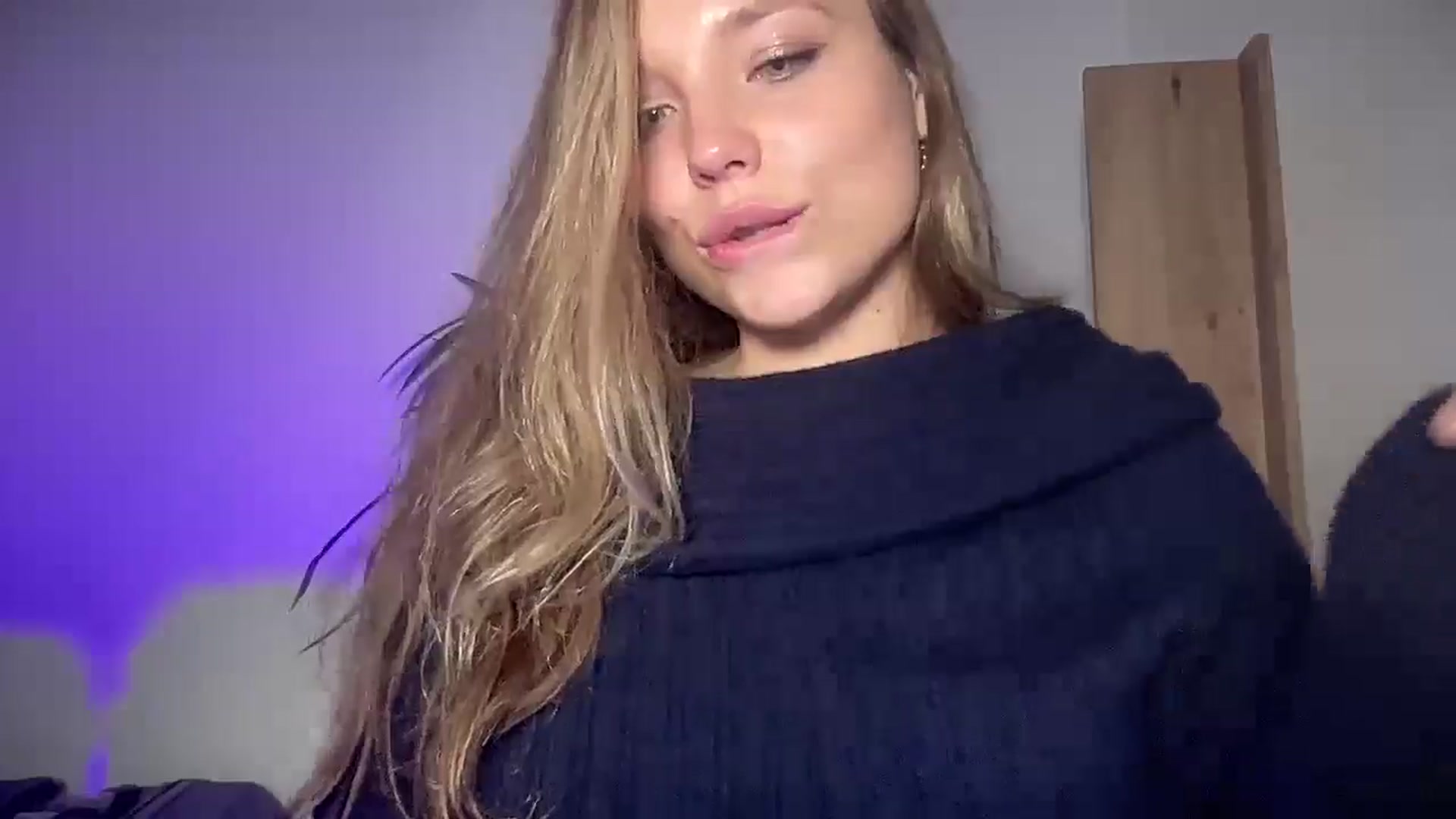 Gallery image thumbnail from SabrinaGolden's myfreecams stream on, 10/29/2025, 24:57 image 5 of 20