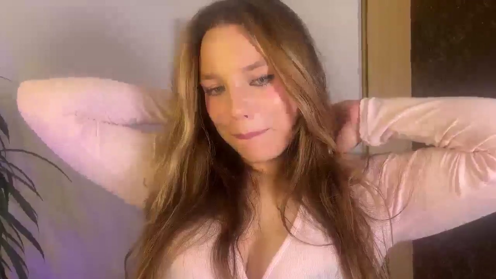 Gallery image thumbnail from SabrinaGolden's myfreecams stream on, 10/31/2025, 01:17 image 4 of 20