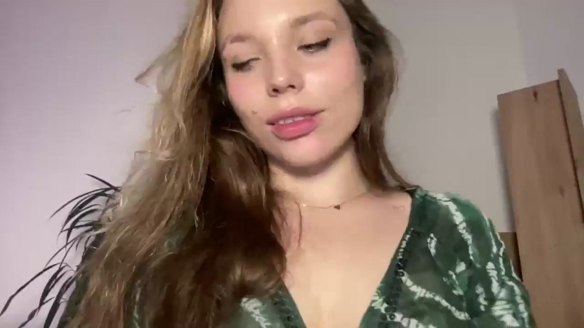 Gallery image thumbnail from SabrinaGolden's myfreecams stream on, 11/02/2025, 20:43 image 10 of 20
