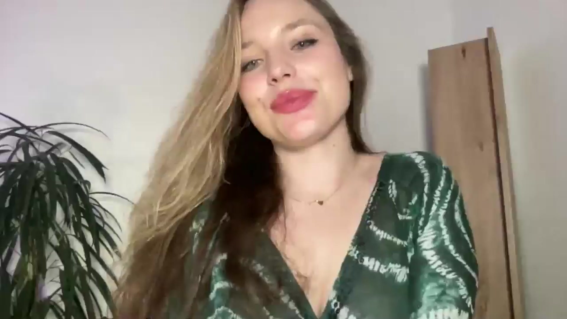 Gallery image thumbnail from SabrinaGolden's myfreecams stream on, 11/02/2025, 21:11 image 8 of 20