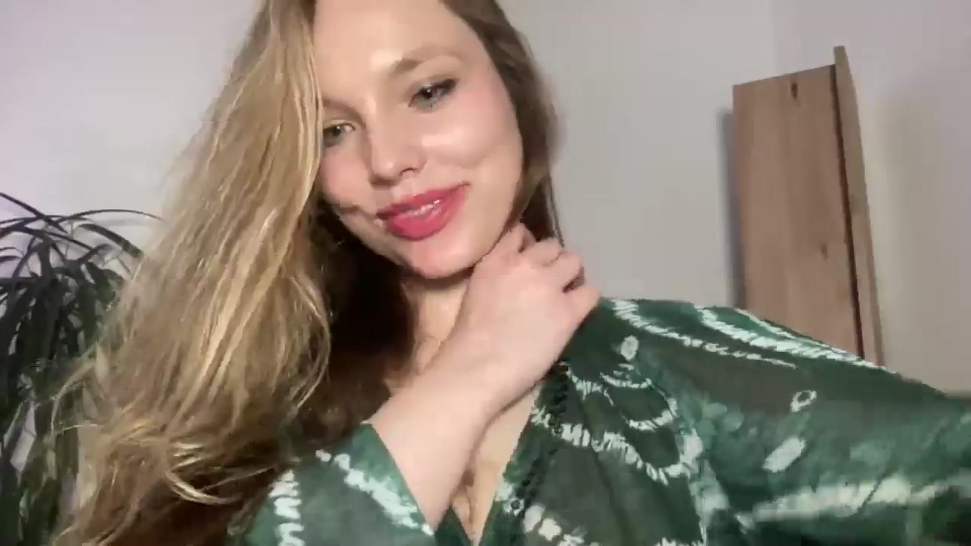 Gallery image thumbnail from SabrinaGolden's myfreecams stream on, 11/02/2025, 21:11 image 6 of 20