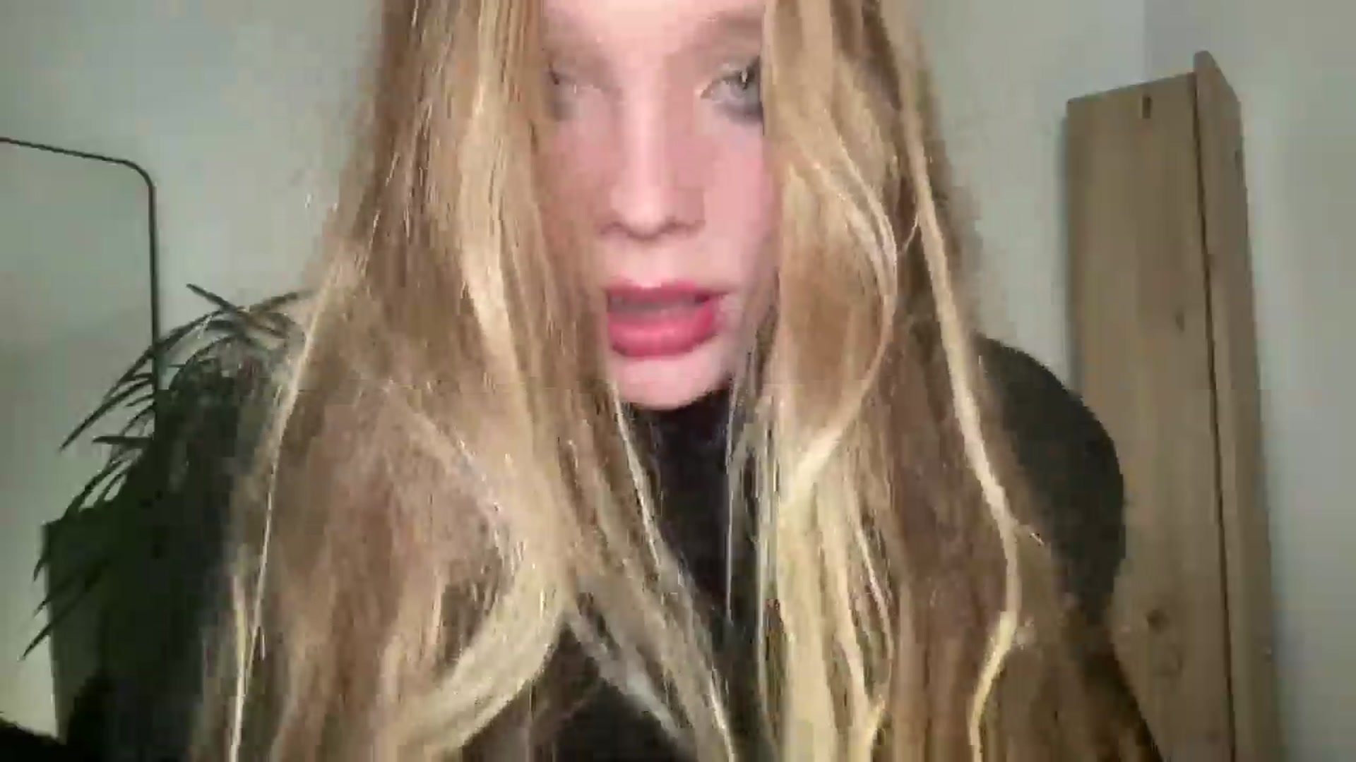 Gallery image thumbnail from SabrinaGolden's myfreecams stream on, 11/03/2025, 23:48 image 19 of 20
