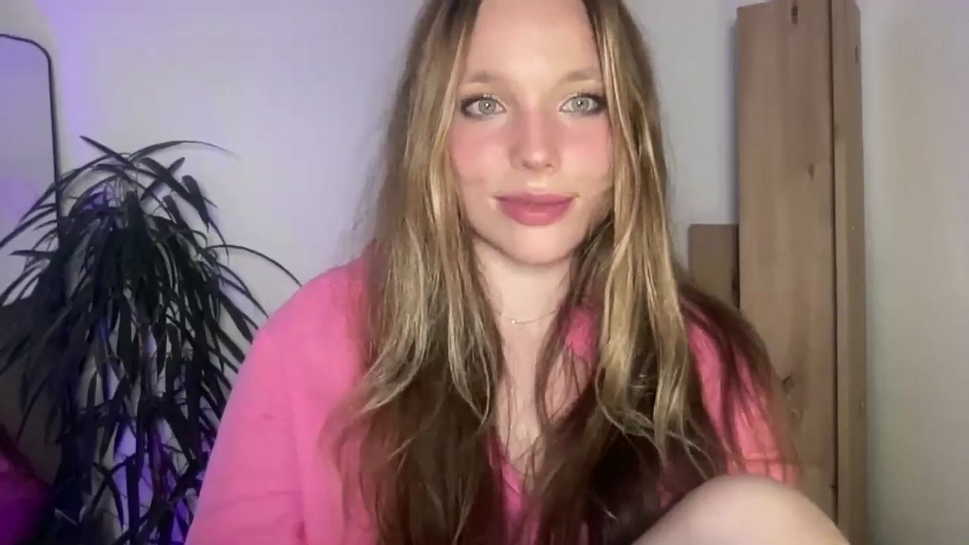 Gallery image thumbnail from SabrinaGolden's myfreecams stream on, 11/03/2025, 23:48 image 4 of 20