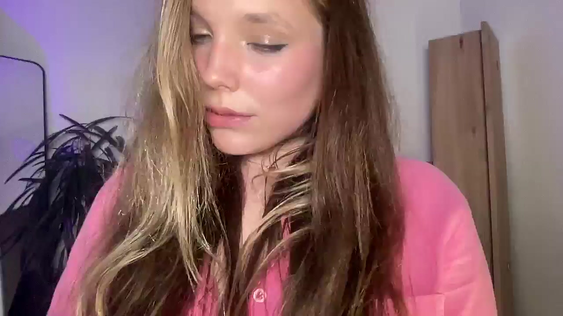 Gallery image thumbnail from SabrinaGolden's myfreecams stream on, 11/03/2025, 23:48 image 15 of 20