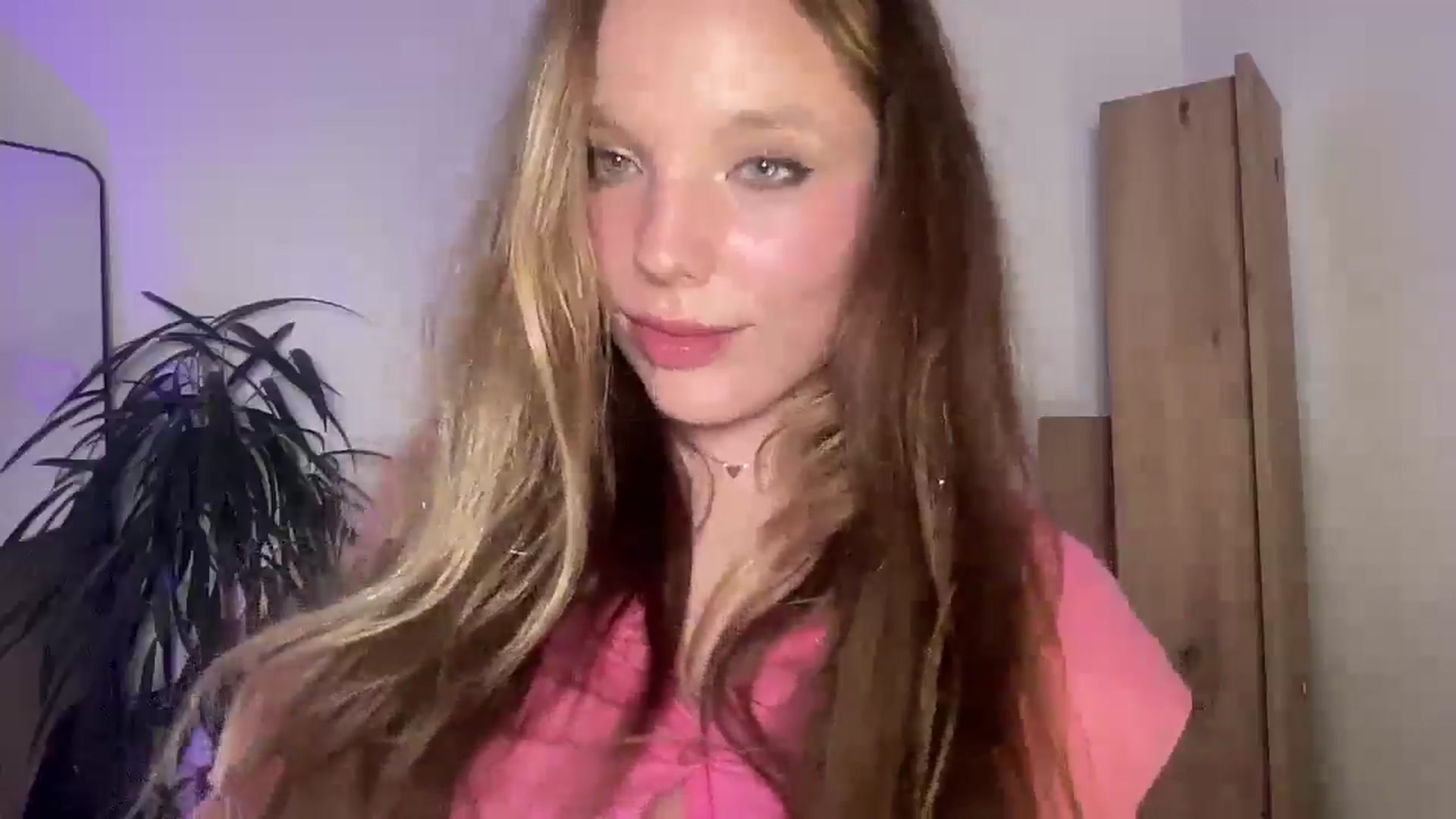 Gallery image thumbnail from SabrinaGolden's myfreecams stream on, 11/03/2025, 23:48 image 14 of 20