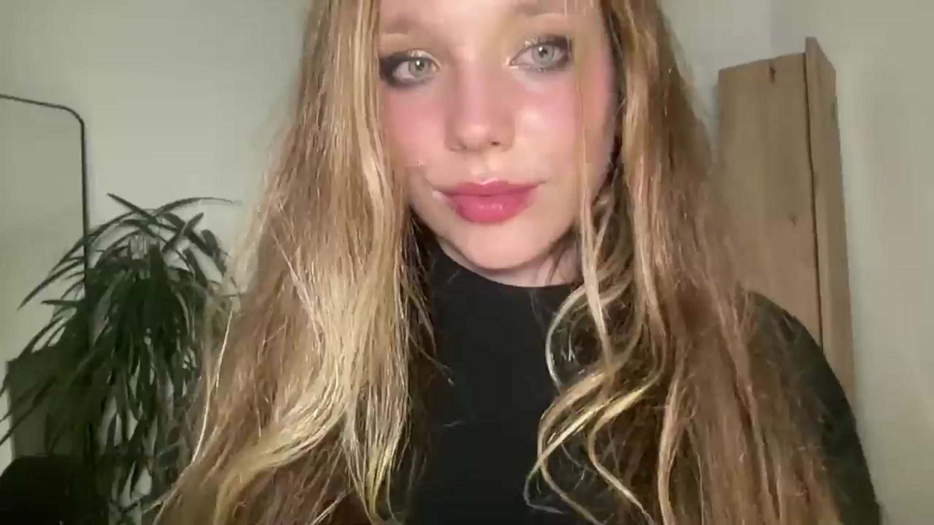 Gallery image thumbnail from SabrinaGolden's myfreecams stream on, 11/03/2025, 23:48 image 20 of 20