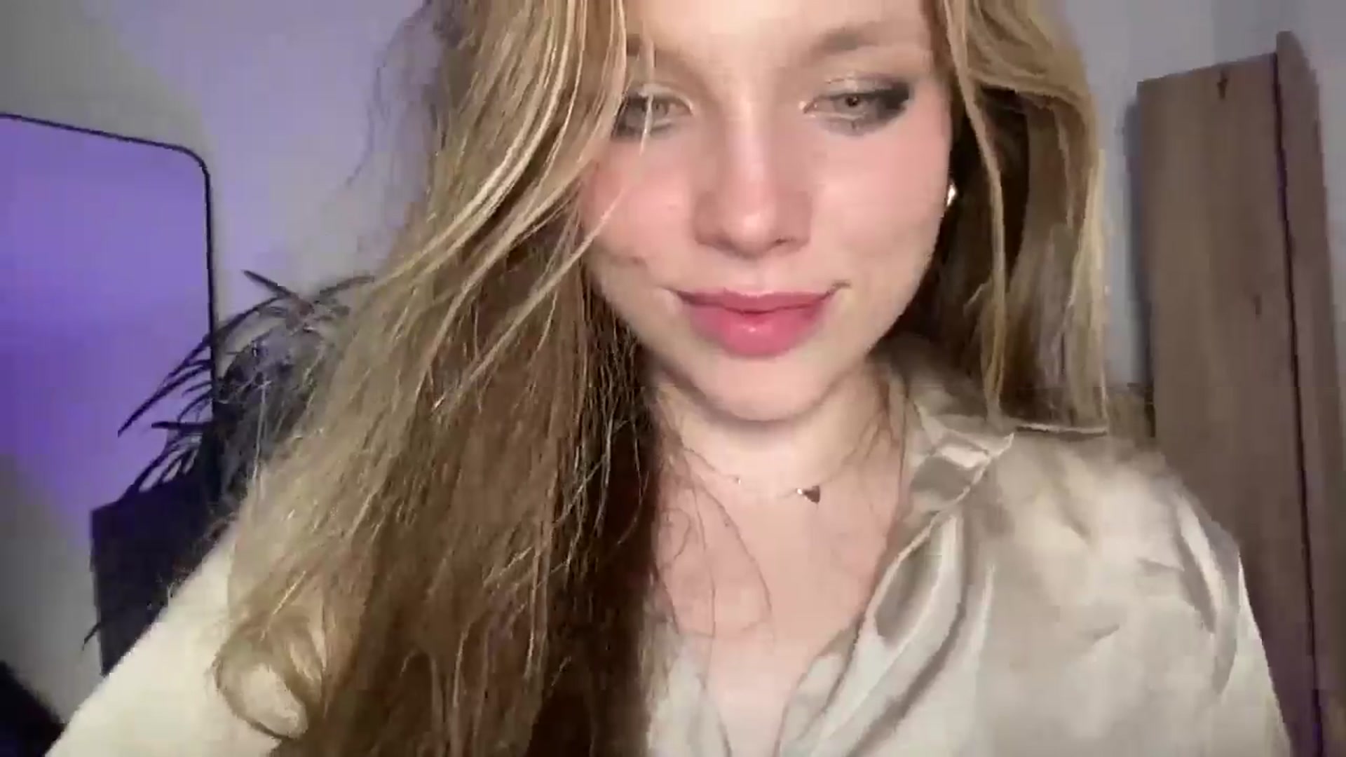 Gallery image thumbnail from SabrinaGolden's myfreecams stream on, 11/04/2025, 03:50 image 14 of 20