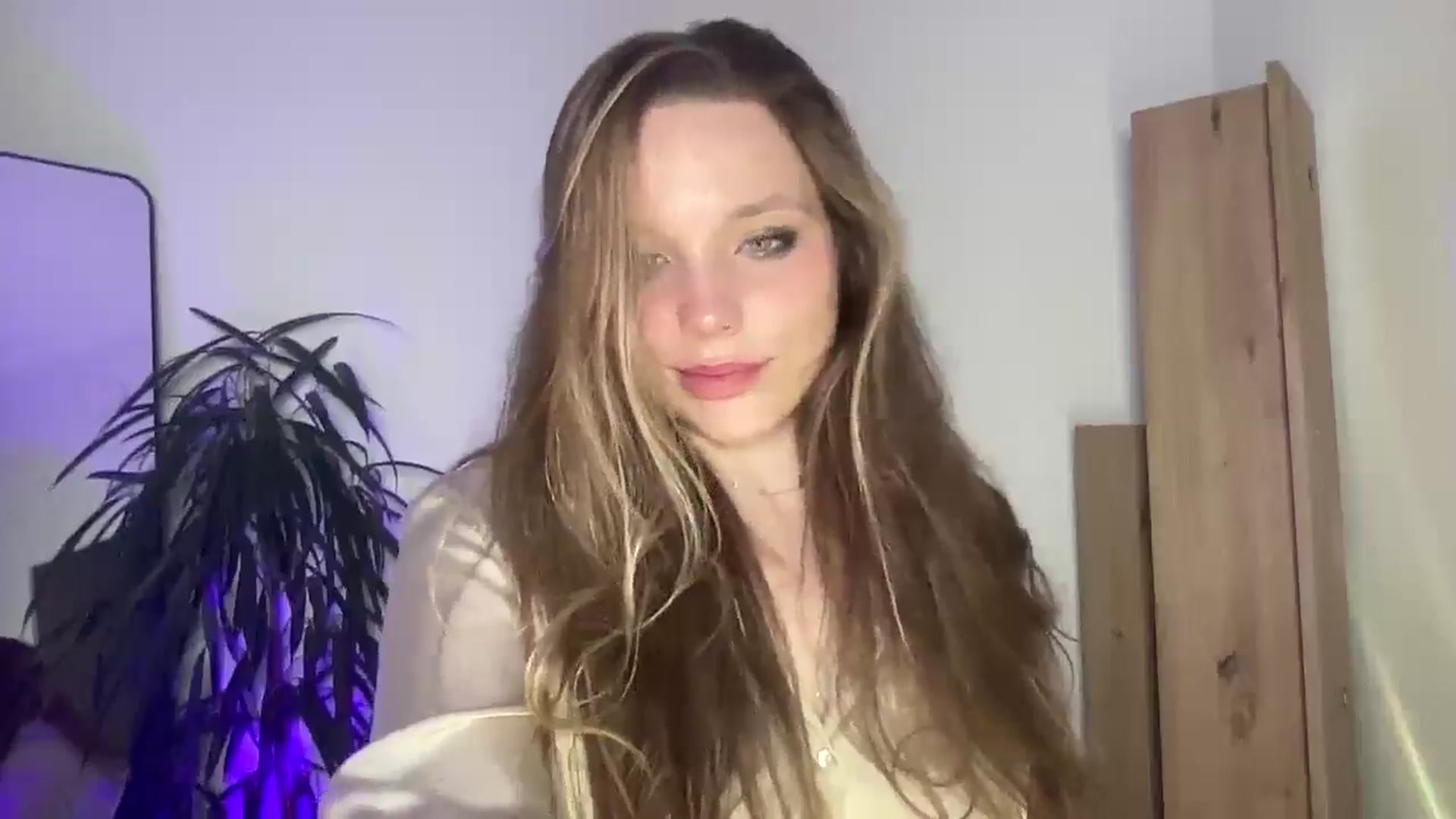 Gallery image thumbnail from SabrinaGolden's myfreecams stream on, 11/04/2025, 03:50 image 10 of 20