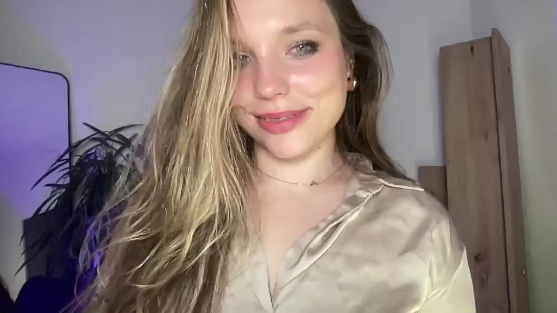 Gallery image thumbnail from SabrinaGolden's myfreecams stream on, 11/04/2025, 03:50 image 9 of 20