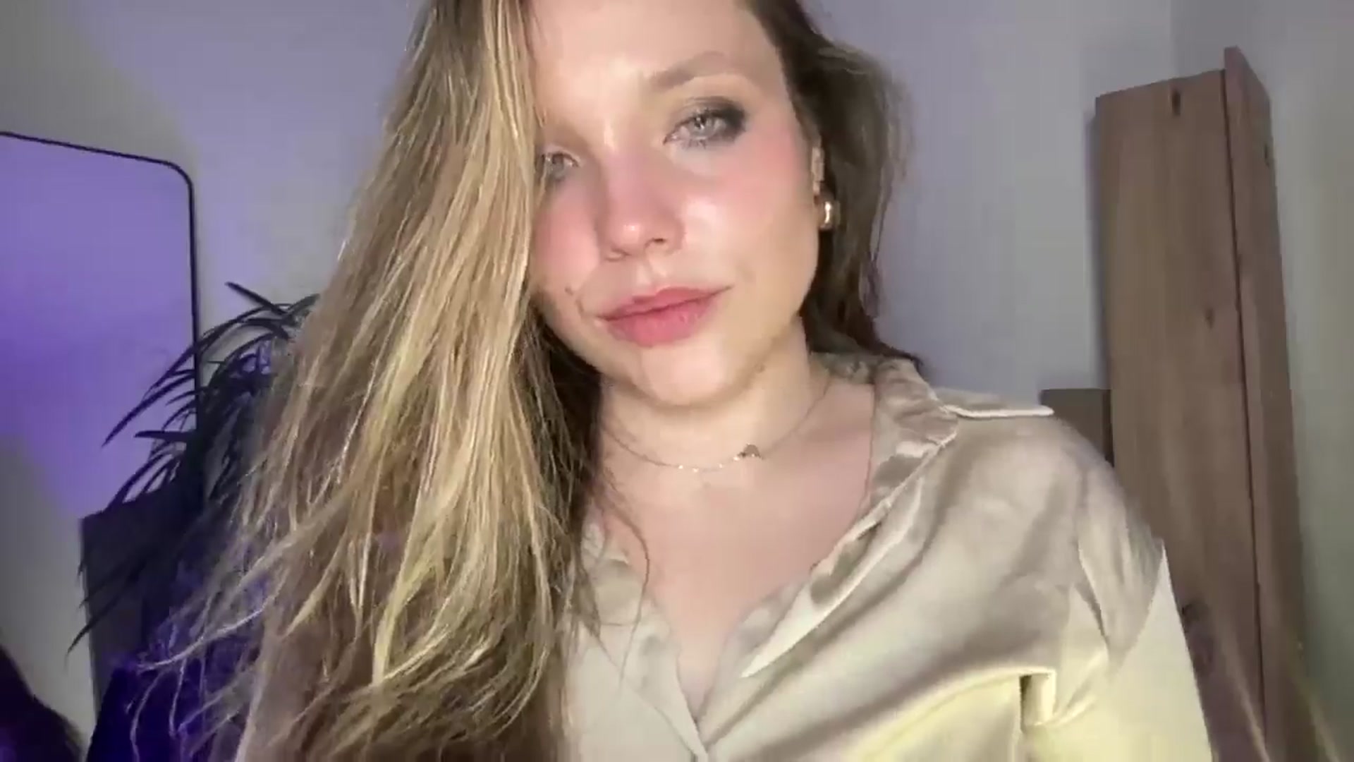Gallery image thumbnail from SabrinaGolden's myfreecams stream on, 11/04/2025, 03:50 image 11 of 20