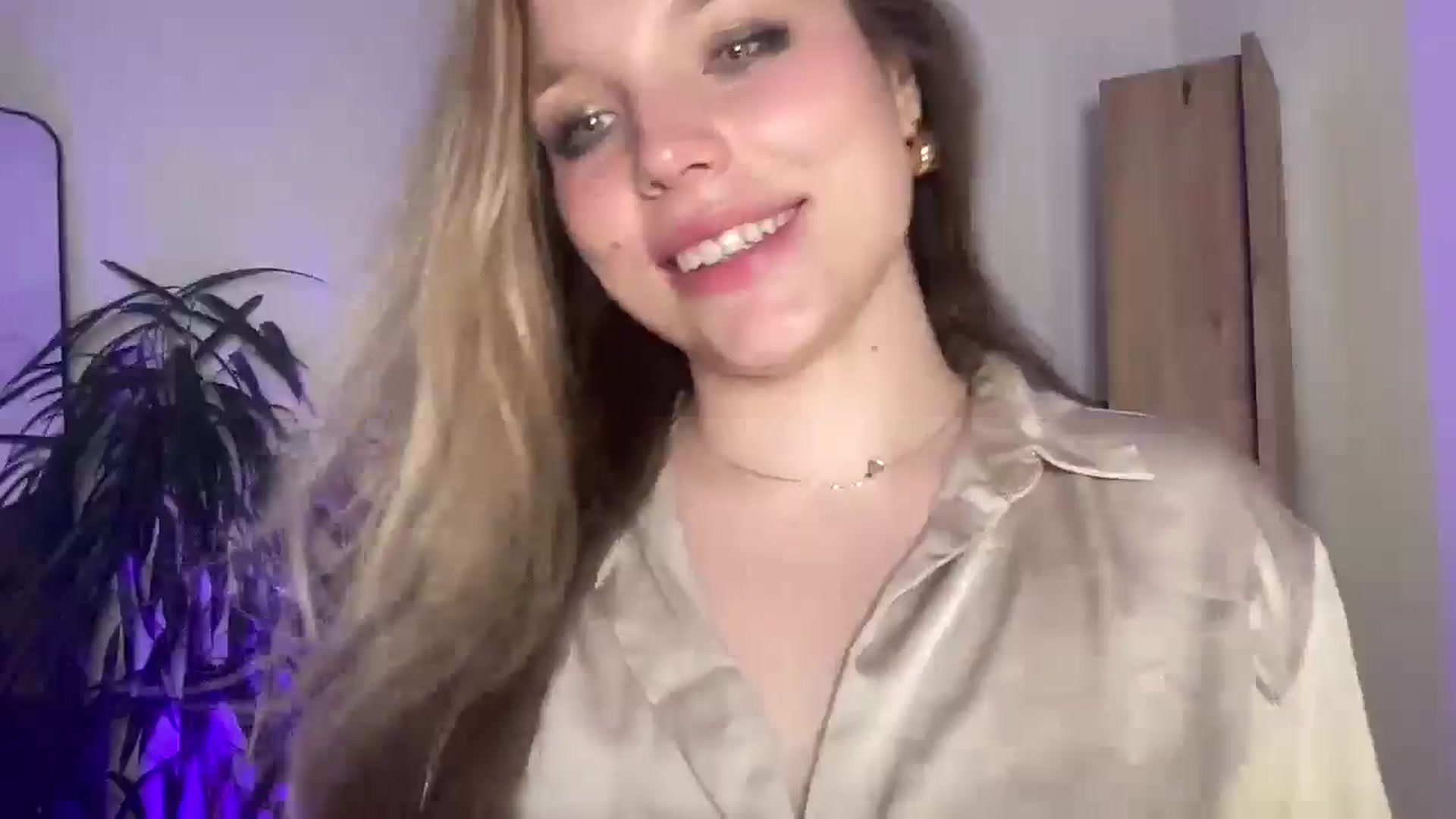 Gallery image thumbnail from SabrinaGolden's myfreecams stream on, 11/04/2025, 03:58 image 17 of 20