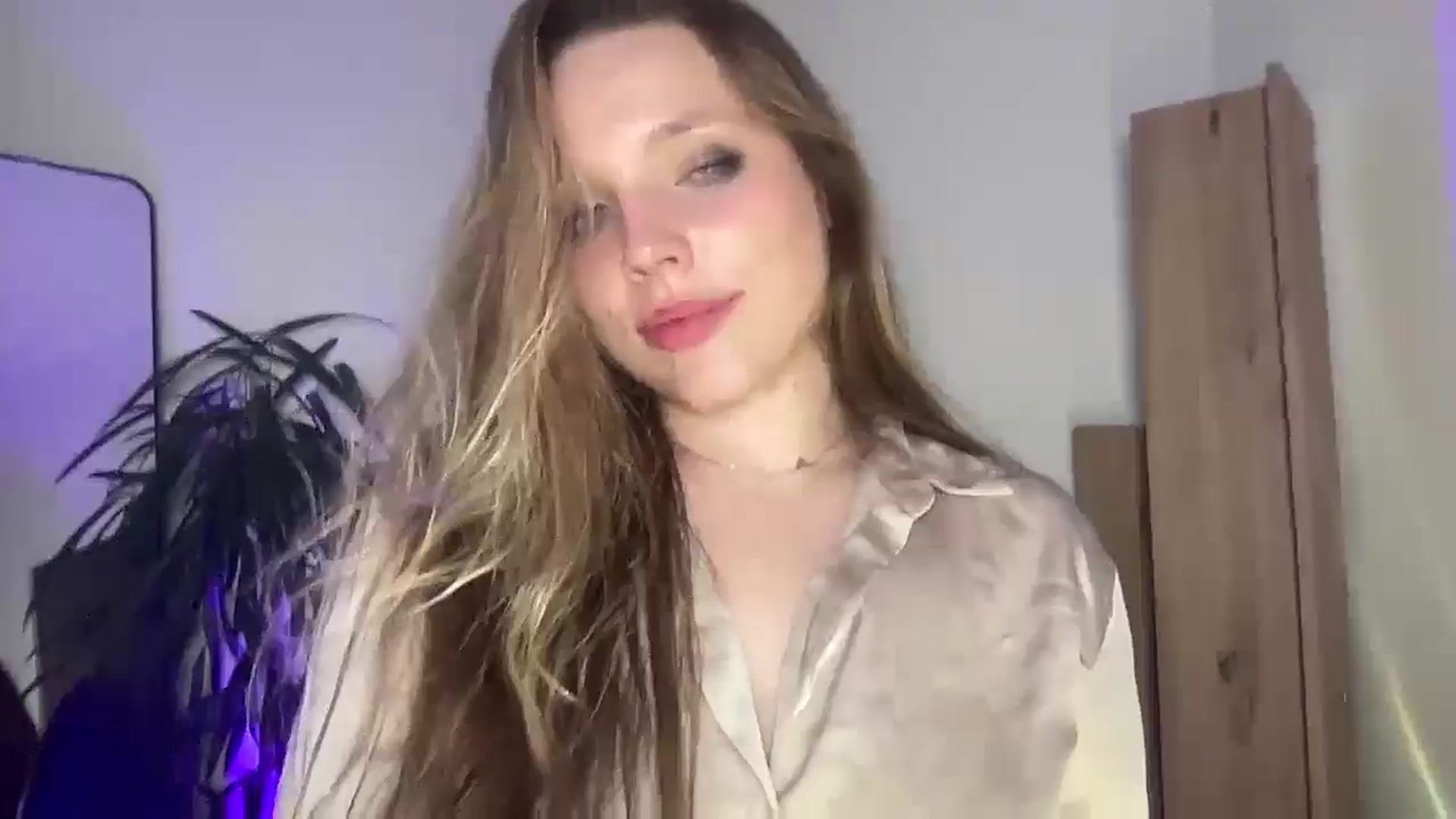 Gallery image thumbnail from SabrinaGolden's myfreecams stream on, 11/04/2025, 03:58 image 9 of 20