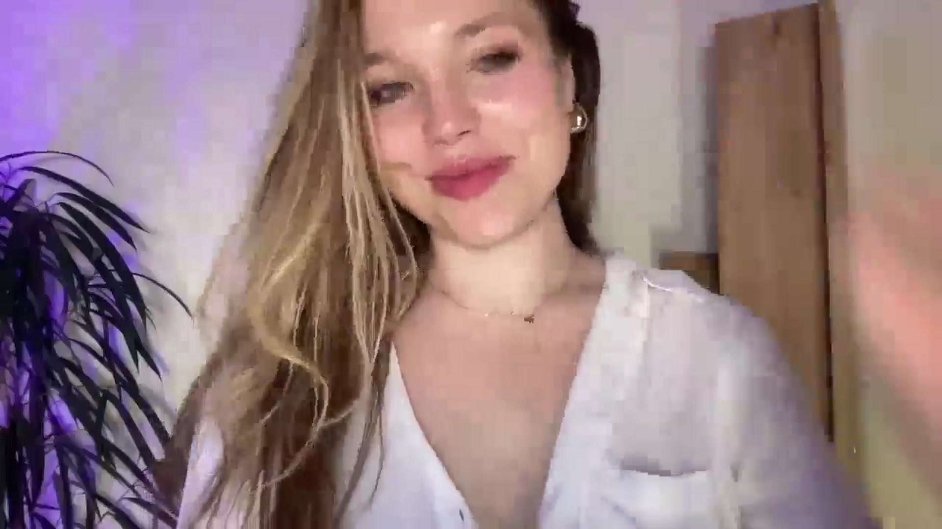 Gallery image thumbnail from SabrinaGolden's myfreecams stream on, 11/09/2025, 01:40 image 5 of 20