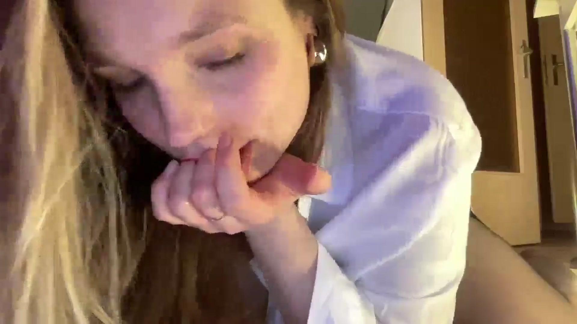 Gallery image thumbnail from SabrinaGolden's myfreecams stream on, 11/09/2025, 01:40 image 16 of 20