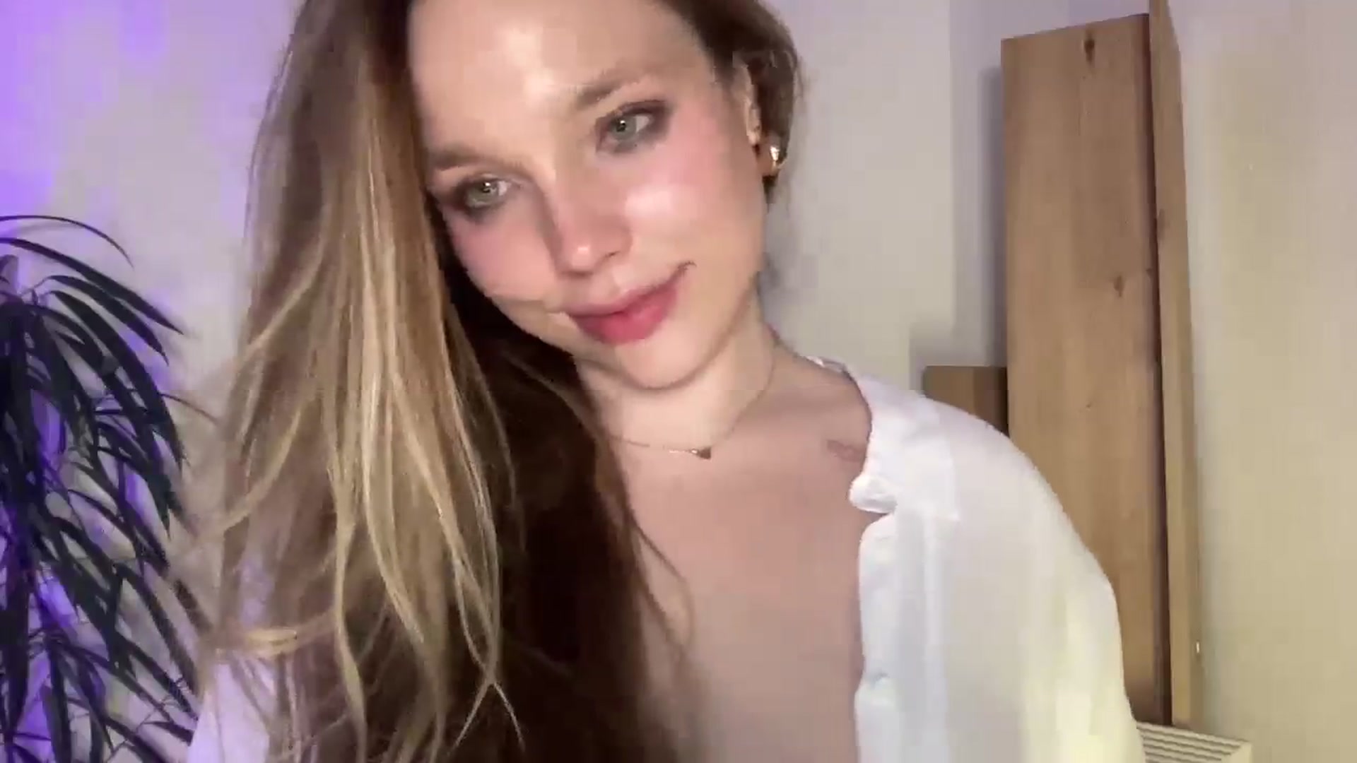Gallery image thumbnail from SabrinaGolden's myfreecams stream on, 11/09/2025, 01:40 image 3 of 20