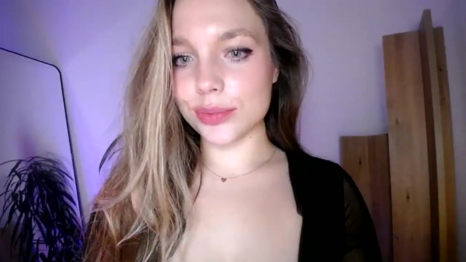 Gallery image thumbnail from SabrinaGolden's myfreecams stream on, 11/21/2025, 22:28 image 3 of 20