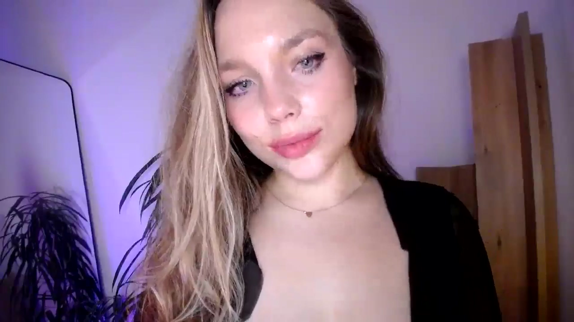 Gallery image thumbnail from SabrinaGolden's myfreecams stream on, 11/21/2025, 22:28 image 5 of 20