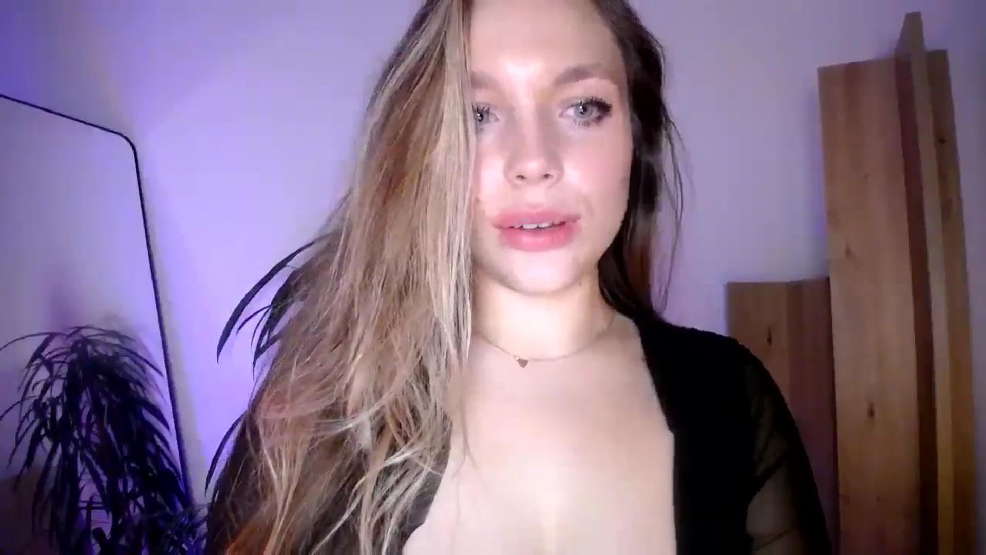 Gallery image thumbnail from SabrinaGolden's myfreecams stream on, 11/21/2025, 22:28 image 11 of 20