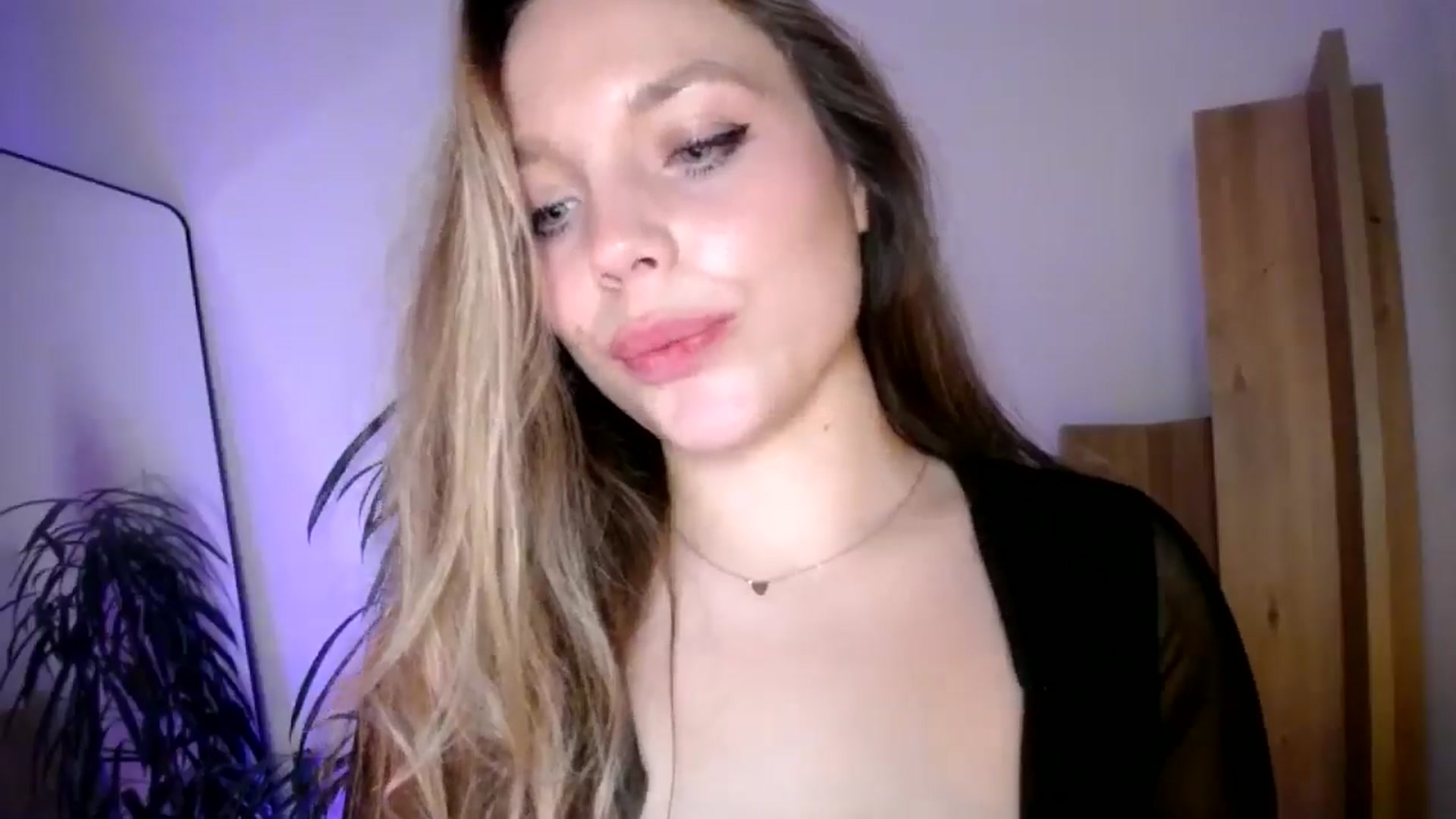 Gallery image thumbnail from SabrinaGolden's myfreecams stream on, 11/21/2025, 22:28 image 4 of 20
