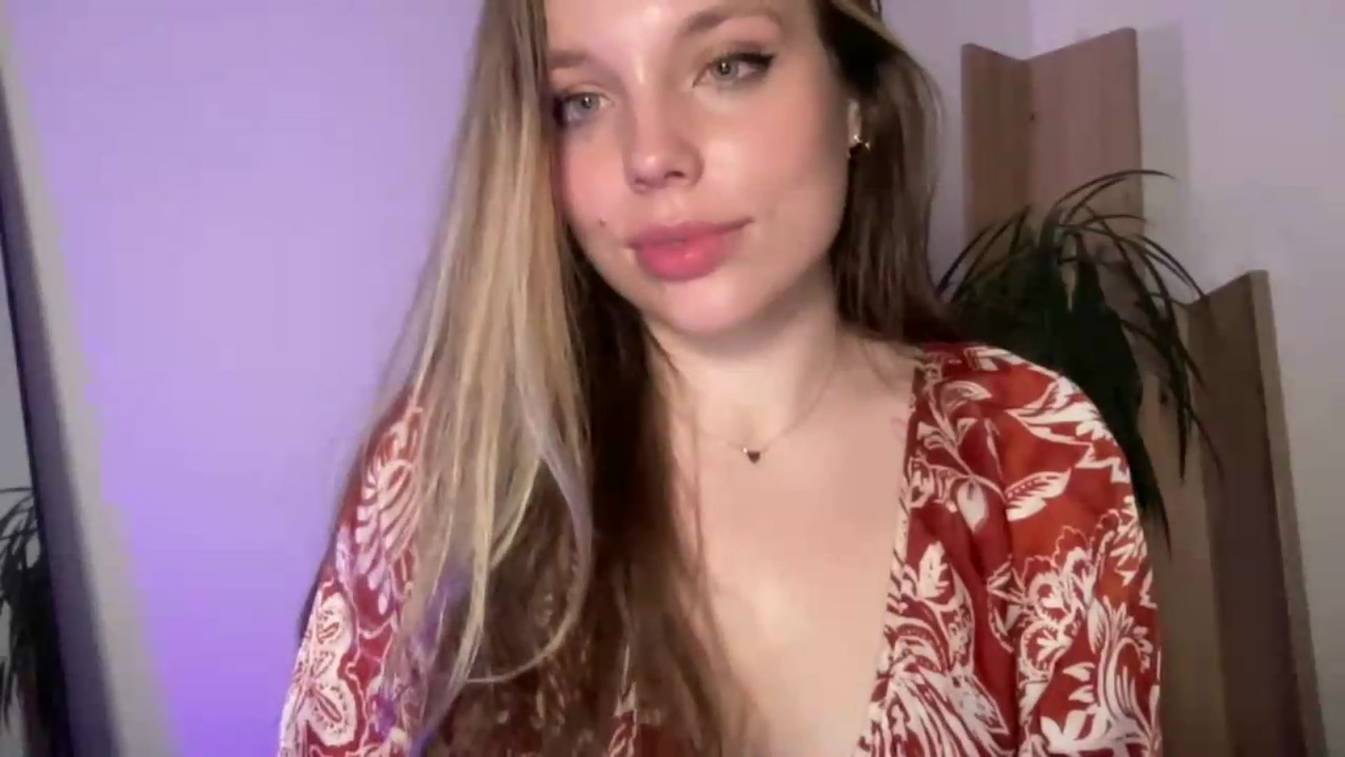 Gallery image thumbnail from SabrinaGolden's myfreecams stream on, 05/20/2026, 01:57 image 12 of 20
