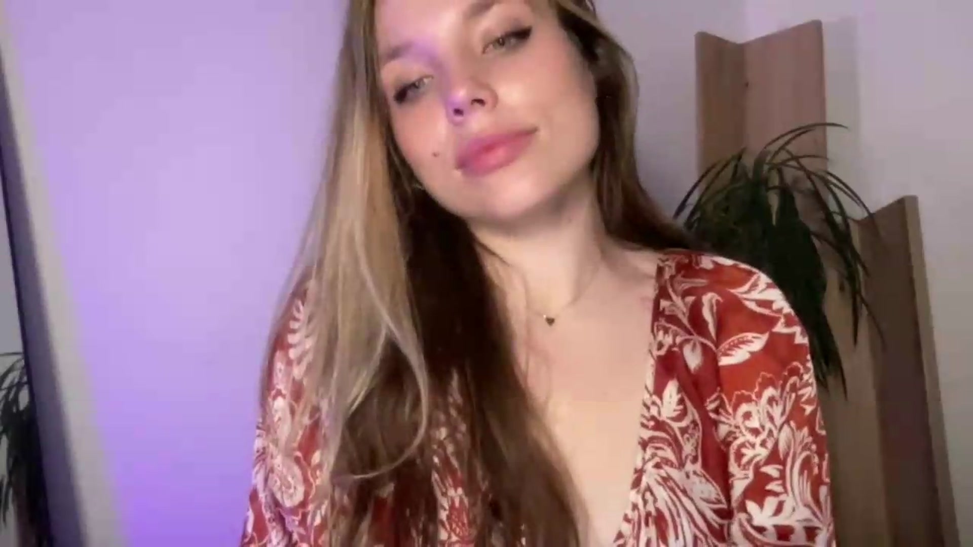 Gallery image thumbnail from SabrinaGolden's myfreecams stream on, 05/20/2026, 01:57 image 13 of 20