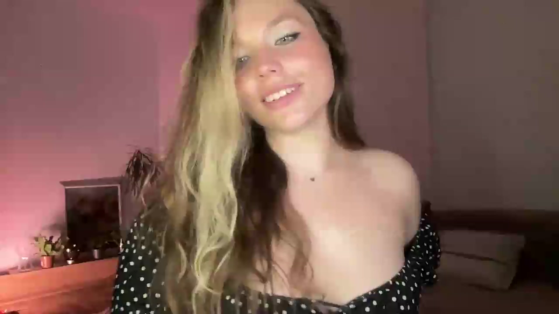 Gallery image thumbnail from SabrinaGolden's myfreecams stream on, 06/29/2026, 24:25 image 2 of 20
