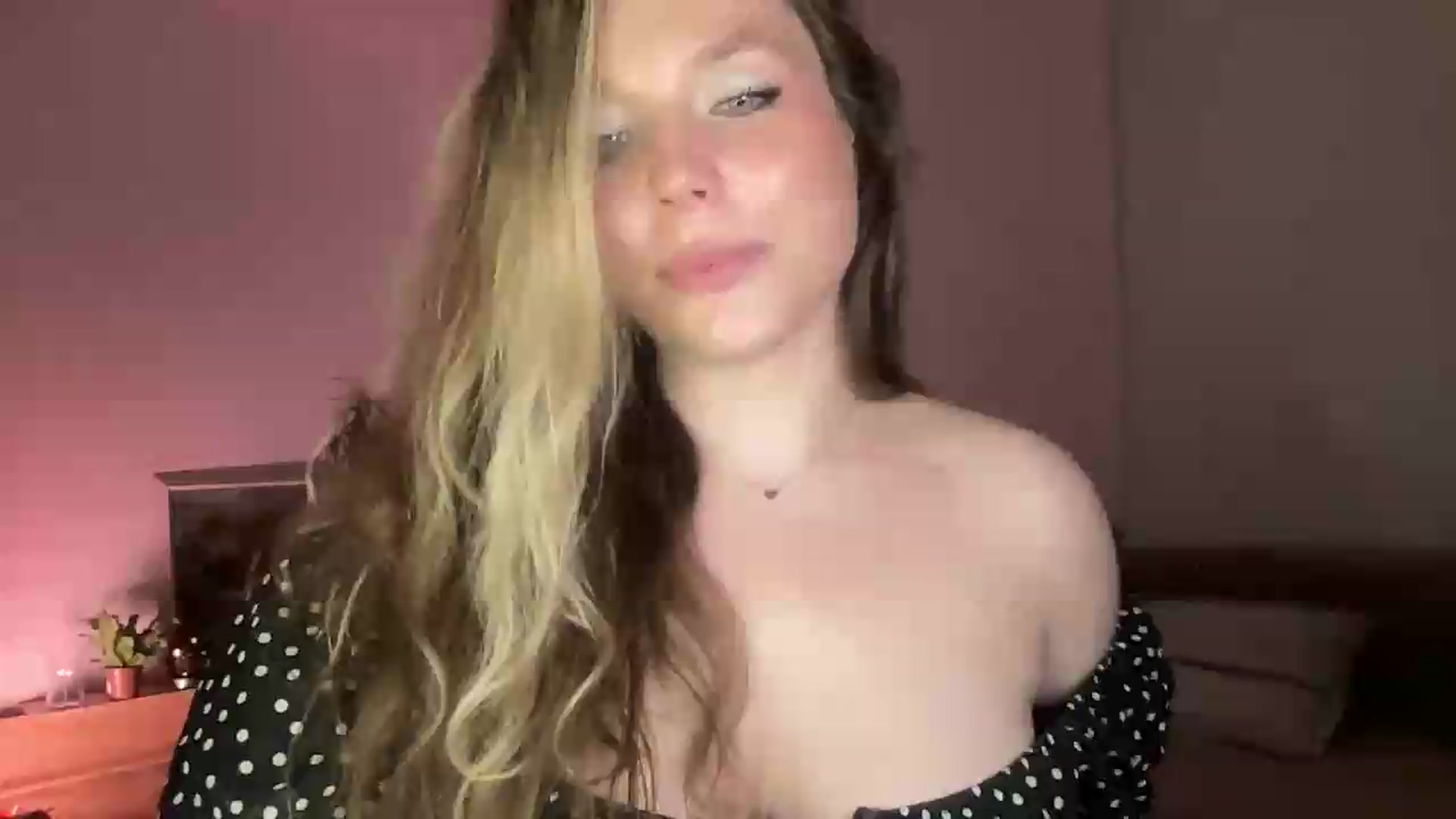 Gallery image thumbnail from SabrinaGolden's myfreecams stream on, 06/29/2026, 24:25 image 1 of 20
