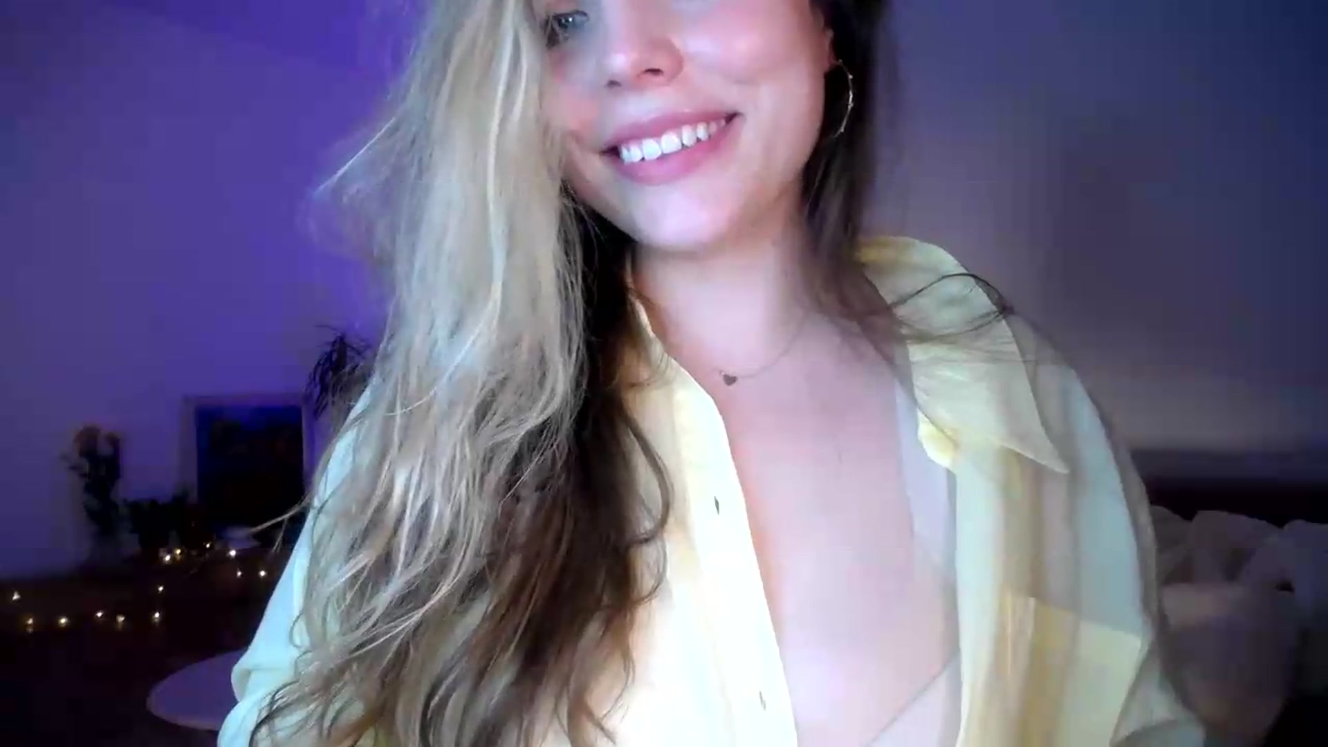 Gallery image thumbnail from SabrinaGolden's myfreecams stream on, 07/03/2026, 23:46 image 9 of 20