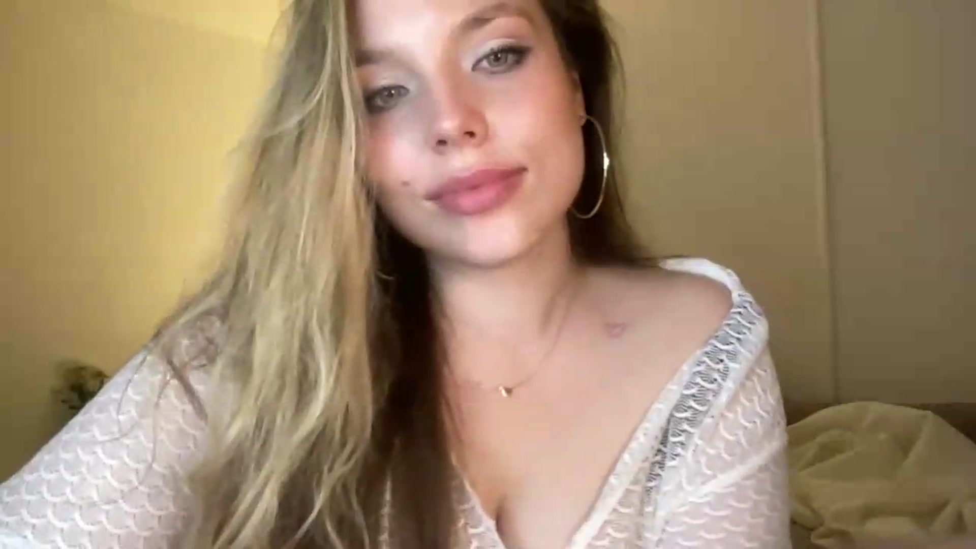 Gallery image thumbnail from SabrinaGolden's myfreecams stream on, 07/04/2026, 22:19 image 9 of 20