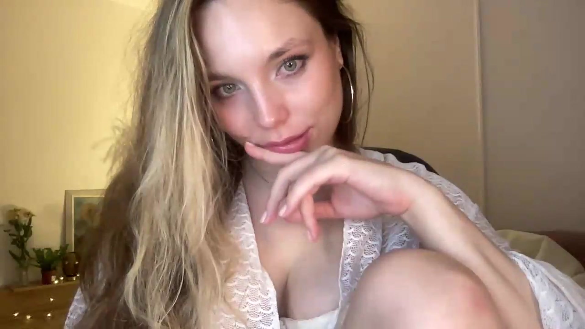 Gallery image thumbnail from SabrinaGolden's myfreecams stream on, 07/04/2026, 23:22 image 2 of 20
