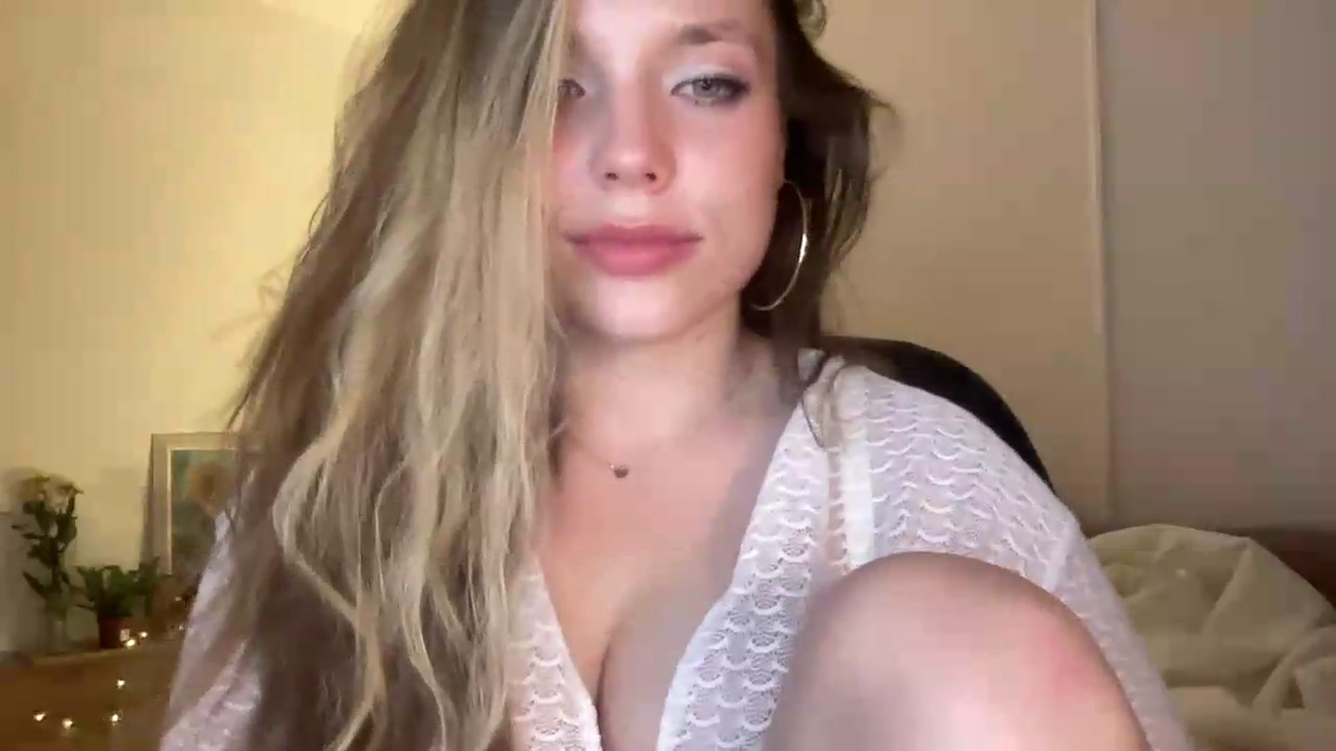 Gallery image thumbnail from SabrinaGolden's myfreecams stream on, 07/04/2026, 23:22 image 10 of 20