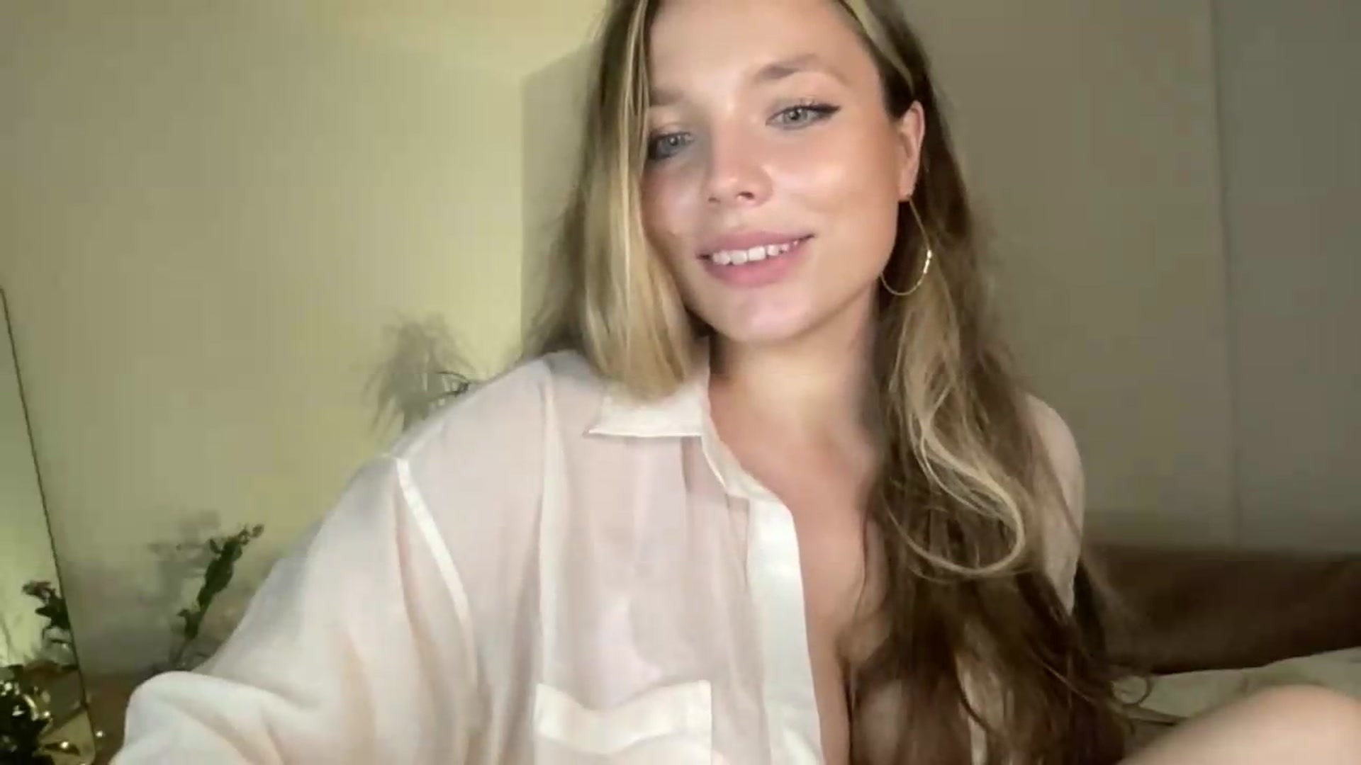 Gallery image thumbnail from SabrinaGolden's myfreecams stream on, 07/08/2026, 24:09 image 2 of 20