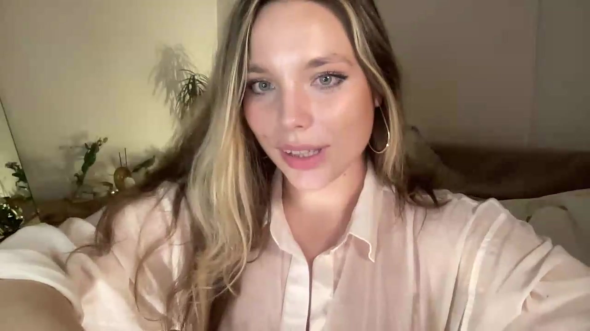 Gallery image thumbnail from SabrinaGolden's myfreecams stream on, 07/08/2026, 24:09 image 6 of 20