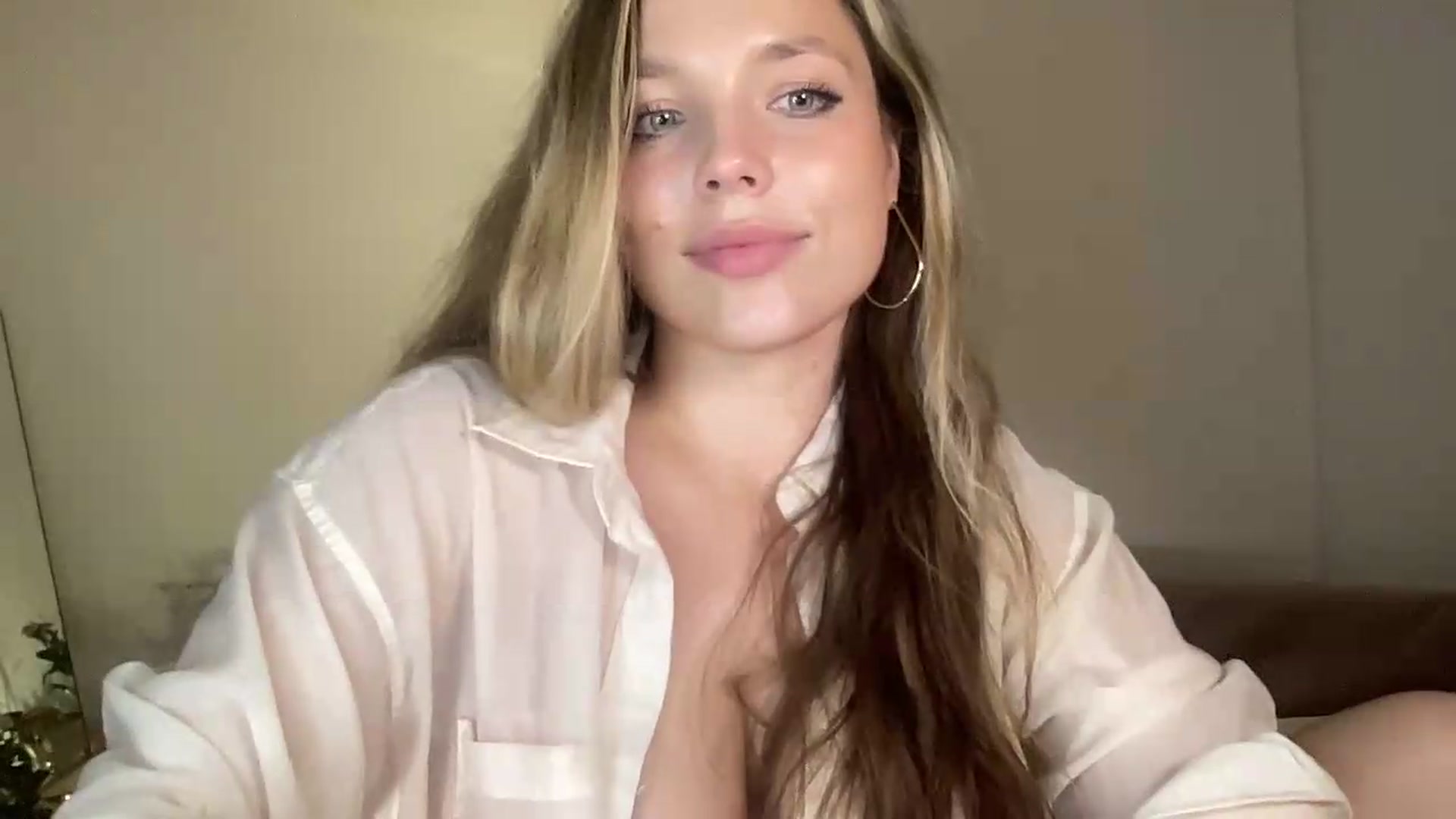 Gallery image thumbnail from SabrinaGolden's myfreecams stream on, 07/08/2026, 24:09 image 3 of 20