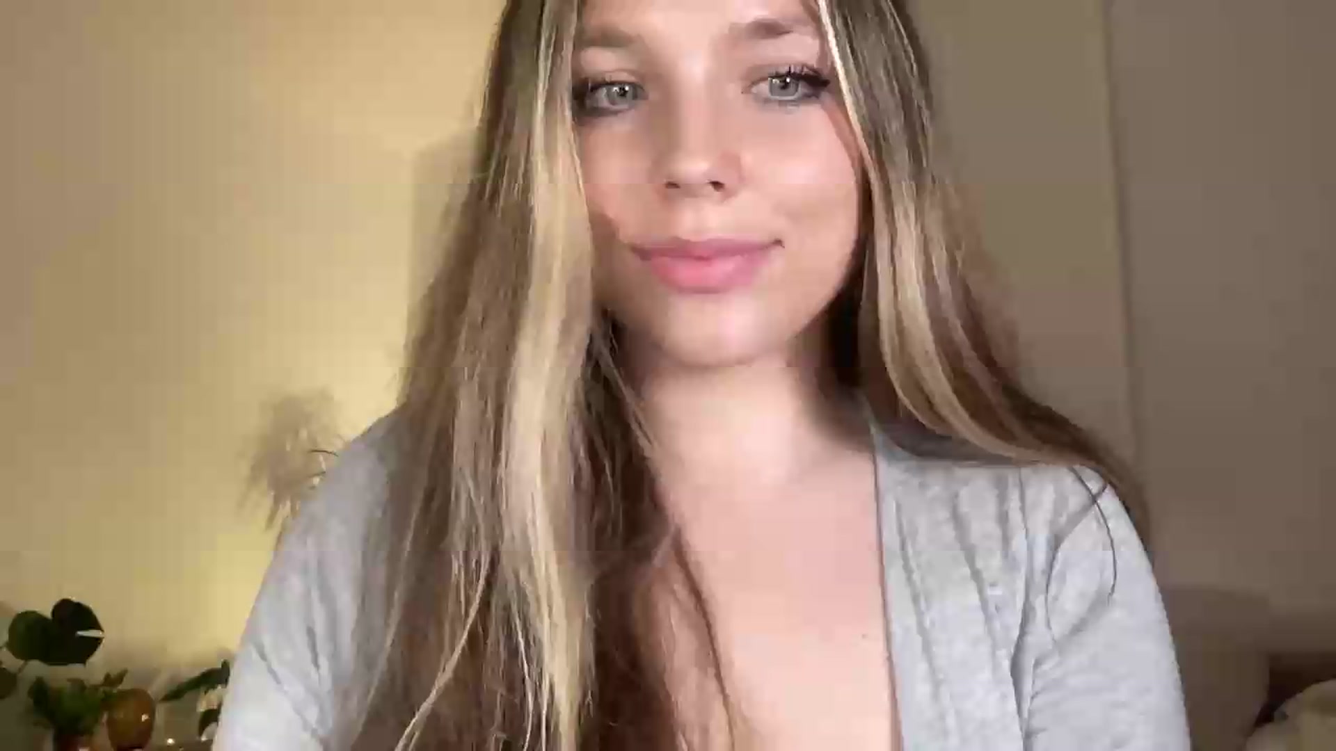 Gallery image thumbnail from SabrinaGolden's myfreecams stream on, 07/10/2026, 23:03 image 3 of 20