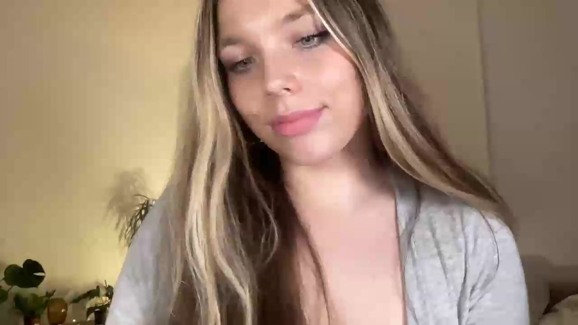 Gallery image thumbnail from SabrinaGolden's myfreecams stream on, 07/10/2026, 23:03 image 1 of 20