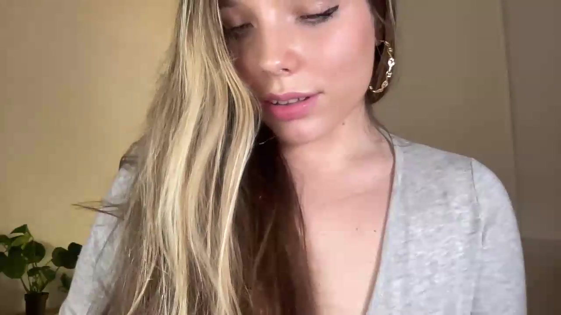 Gallery image thumbnail from SabrinaGolden's myfreecams stream on, 07/10/2026, 23:03 image 20 of 20