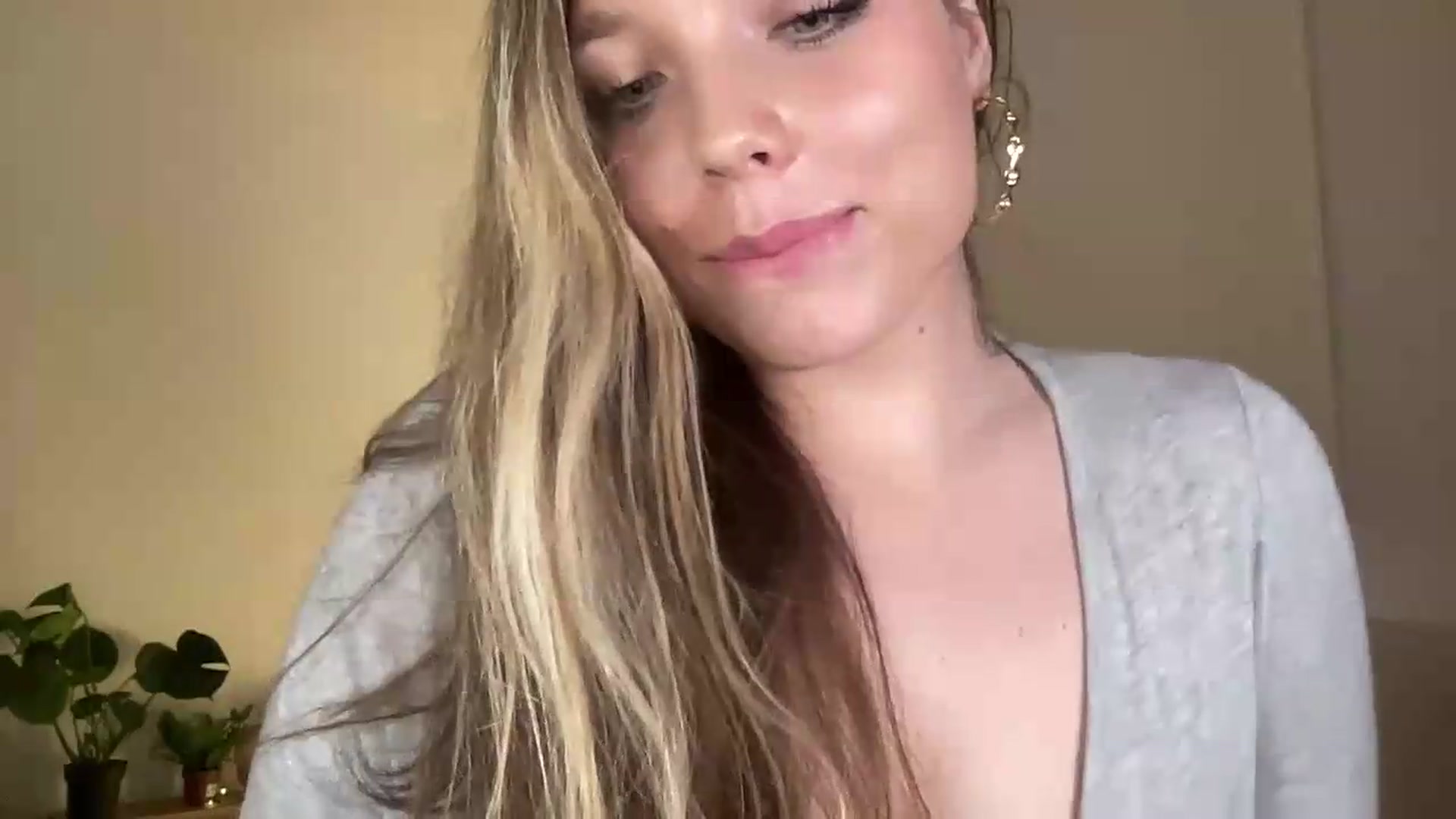 Gallery image thumbnail from SabrinaGolden's myfreecams stream on, 07/10/2026, 23:03 image 16 of 20