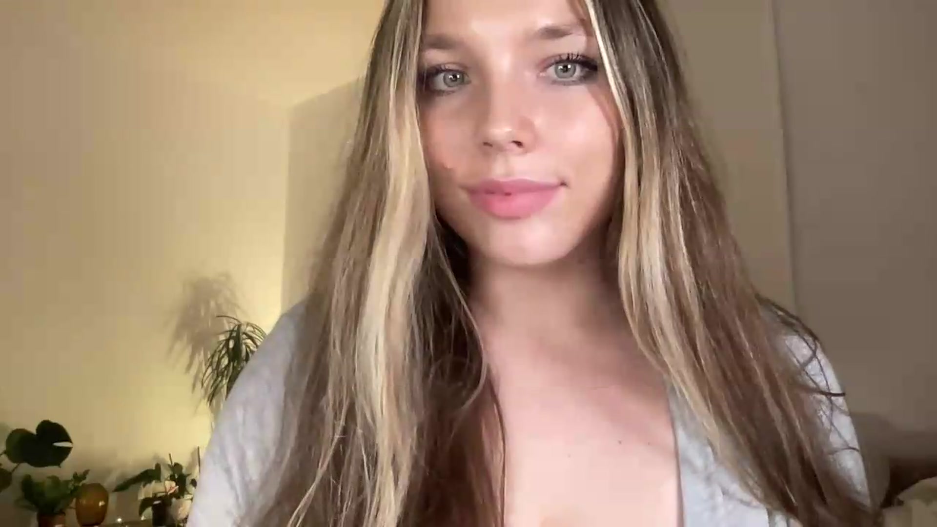 Gallery image thumbnail from SabrinaGolden's myfreecams stream on, 07/10/2026, 23:03 image 5 of 20