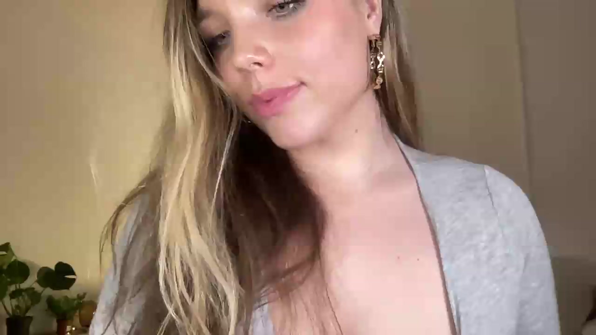 Gallery image thumbnail from SabrinaGolden's myfreecams stream on, 07/10/2026, 23:48 image 1 of 20